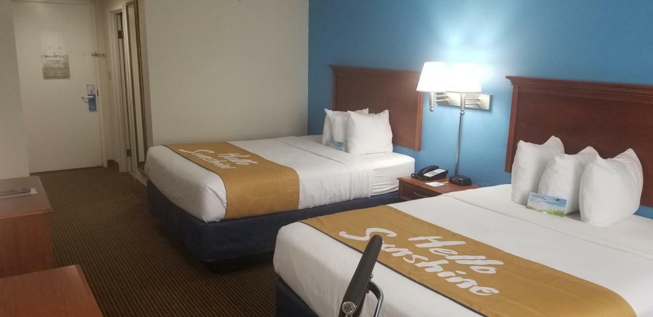 Days & By Wyndham Conf Center I-10