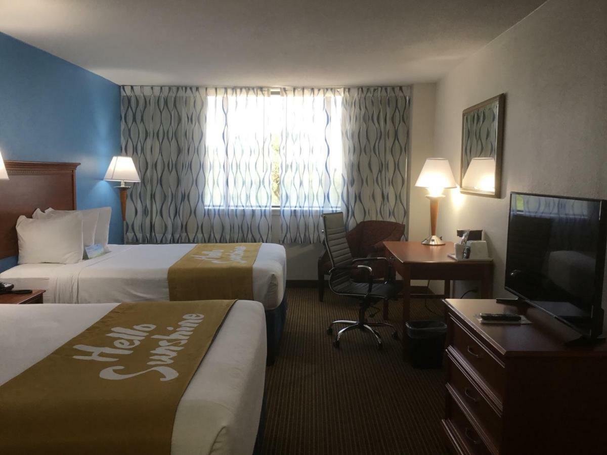 Days & By Wyndham Conf Center I-10