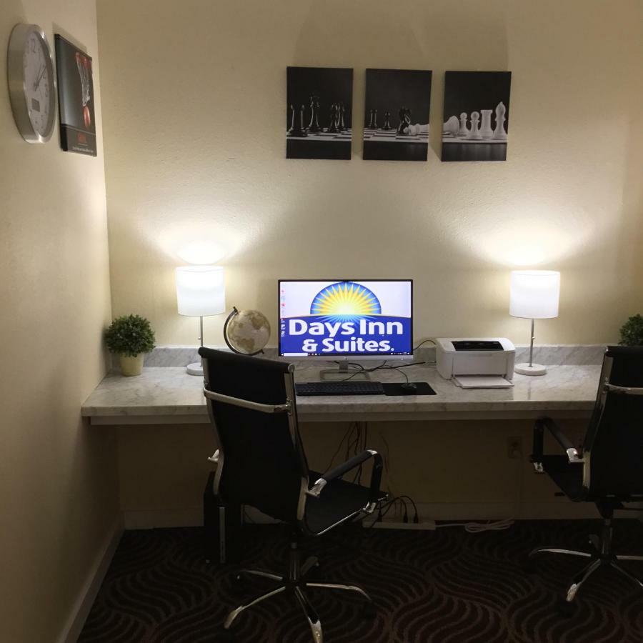 Days & By Wyndham Conf Center I-10 Hotel Tallahassee