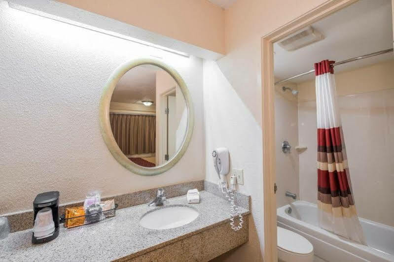 Motel Red Roof -