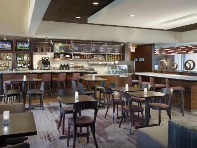 Courtyard By Marriott Downtown/capital Hotel