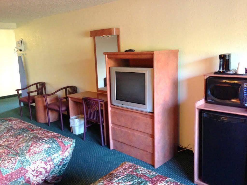 And Hotel 2*