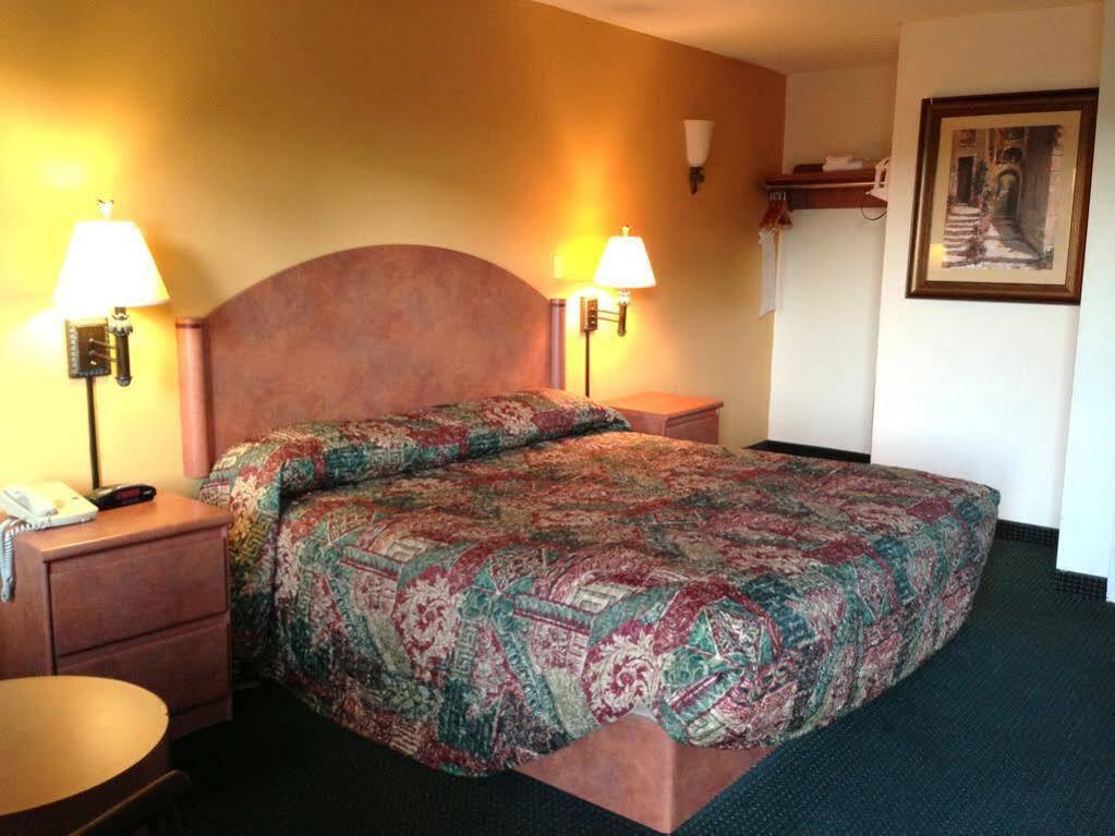 And Hotel 2*