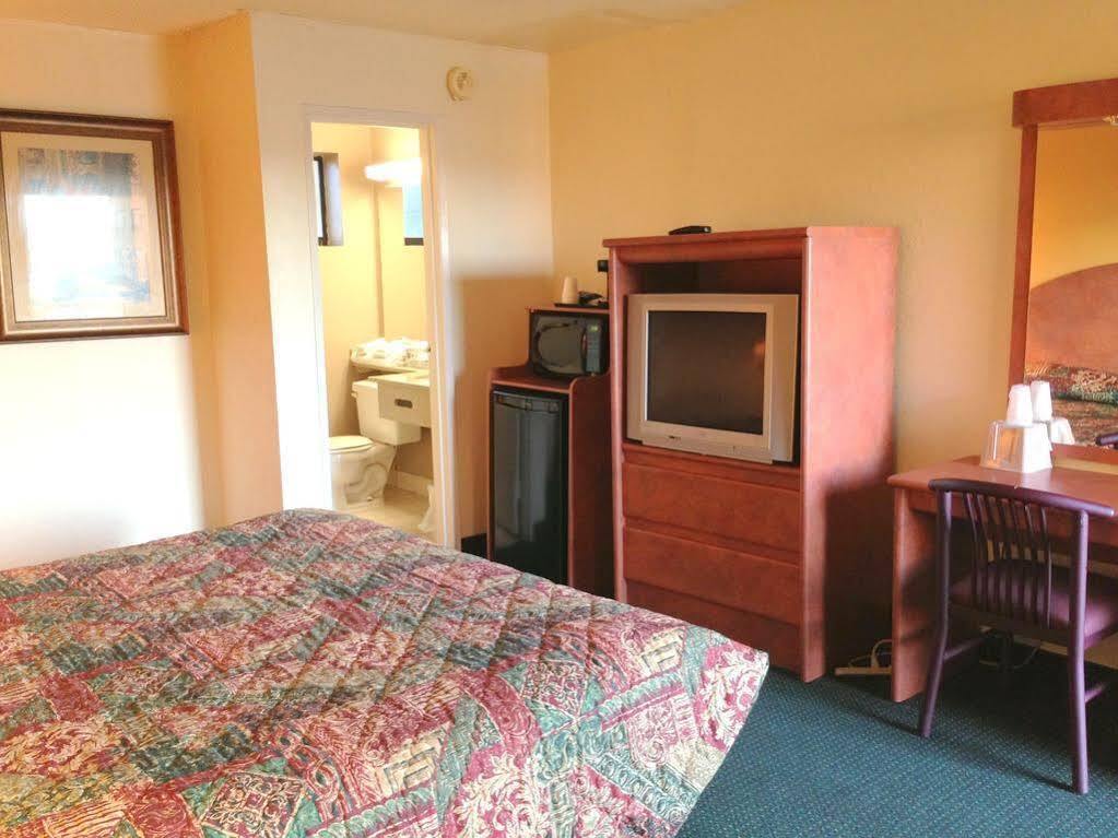 Hotel And 2*