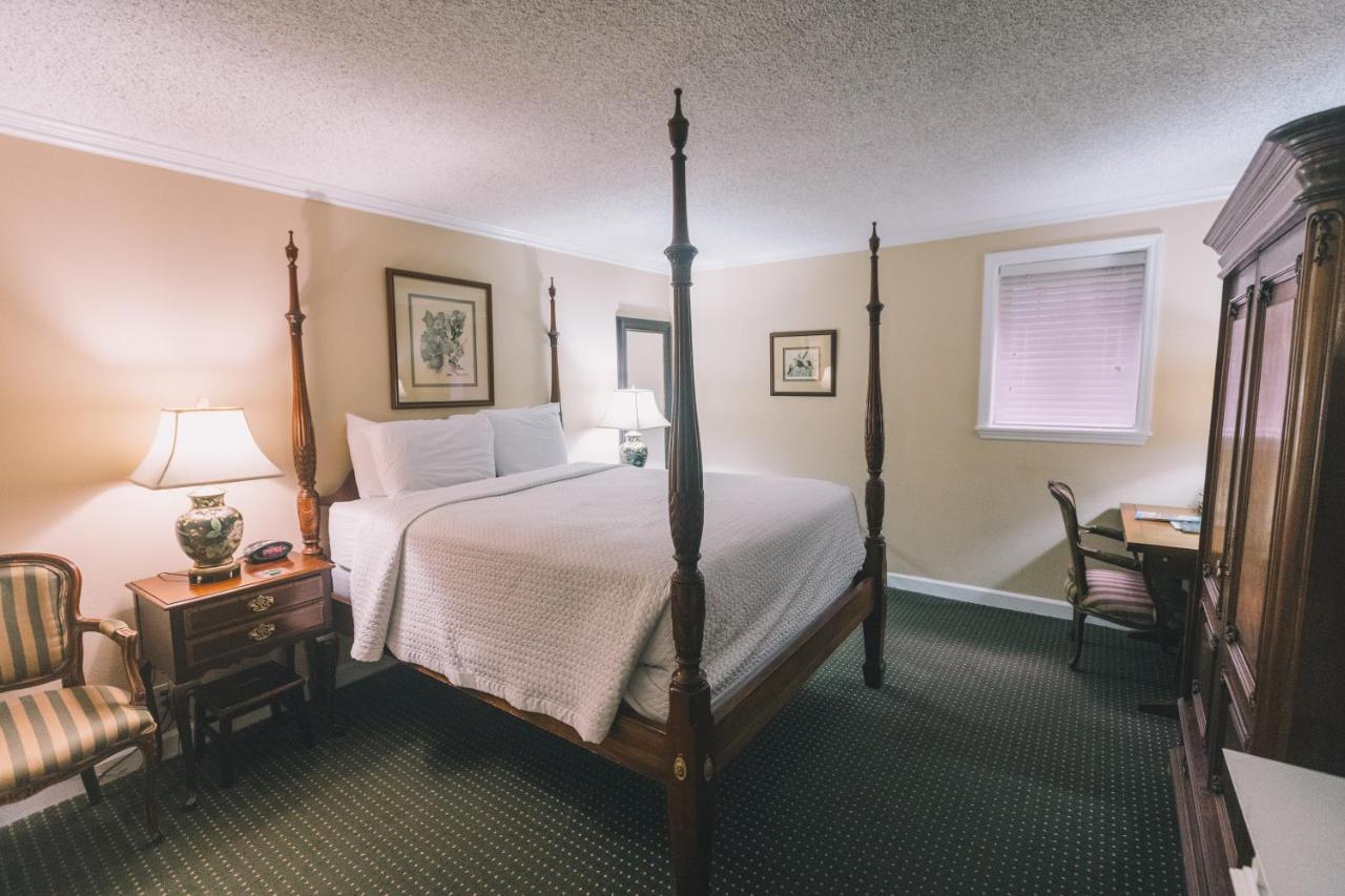 Hotel Governors