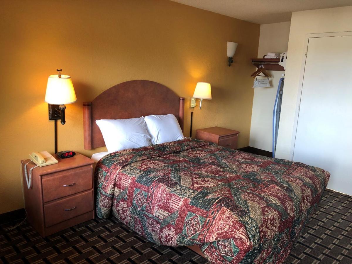 Hotel And 2*