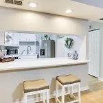 Updated Tallahassee Townhome 3 Mi To Downtown!