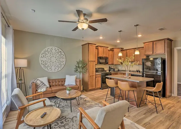 Airy Tallahassee Condo About 5 Mi To Downtown!