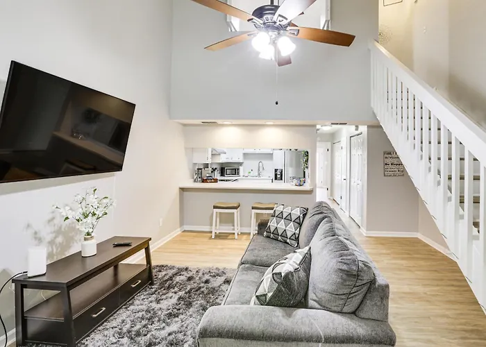 Updated Tallahassee Townhome 3 Mi To Downtown!
