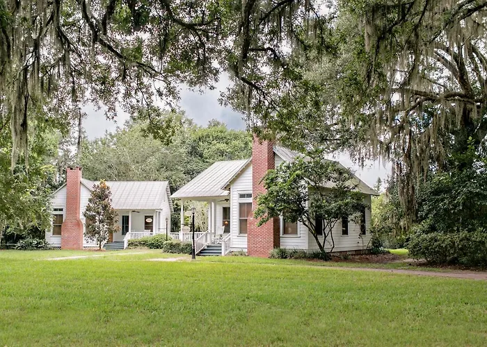 Ball House And Cottages