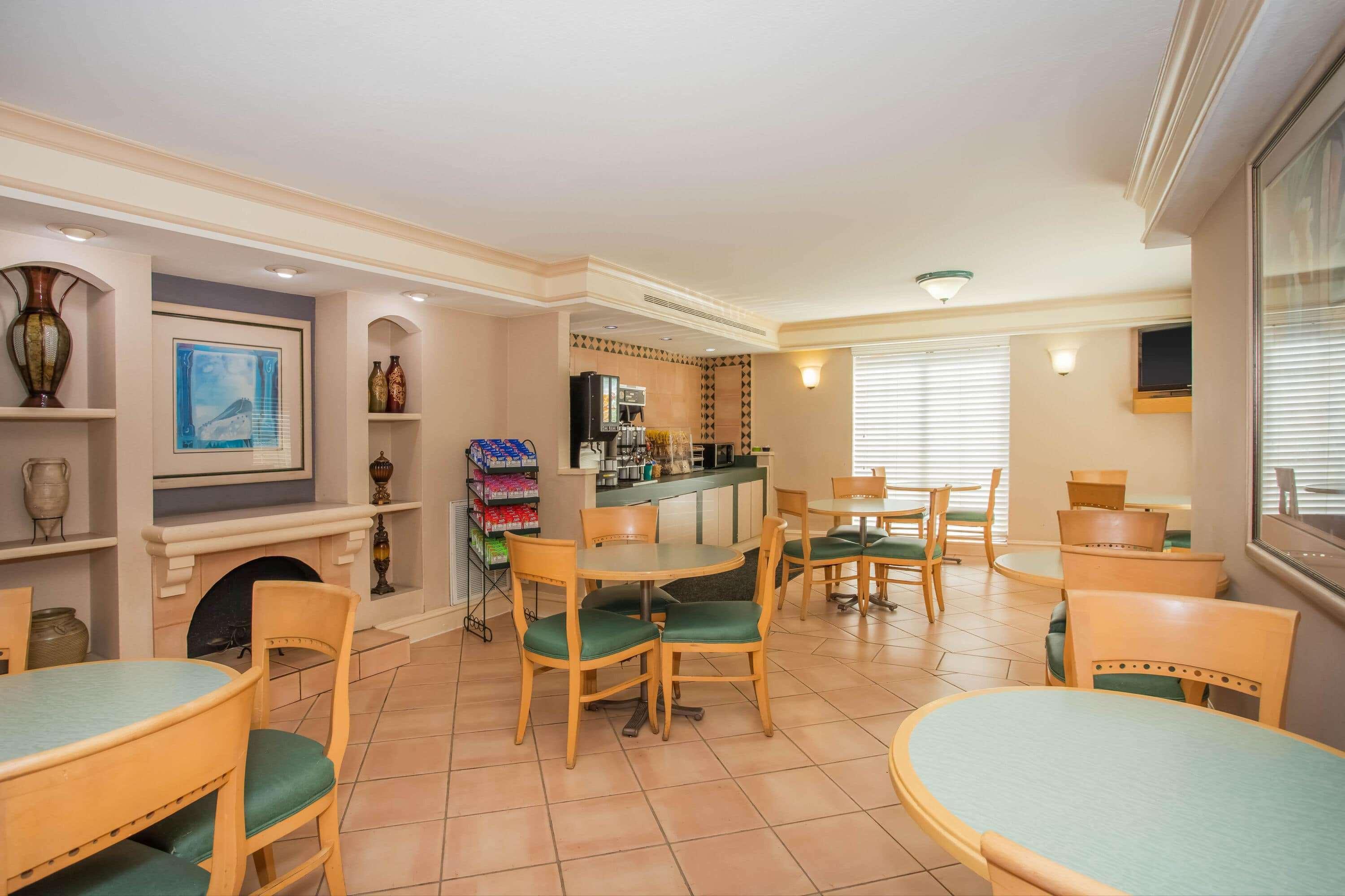 Hotel La Quinta By Wyndham North 3*