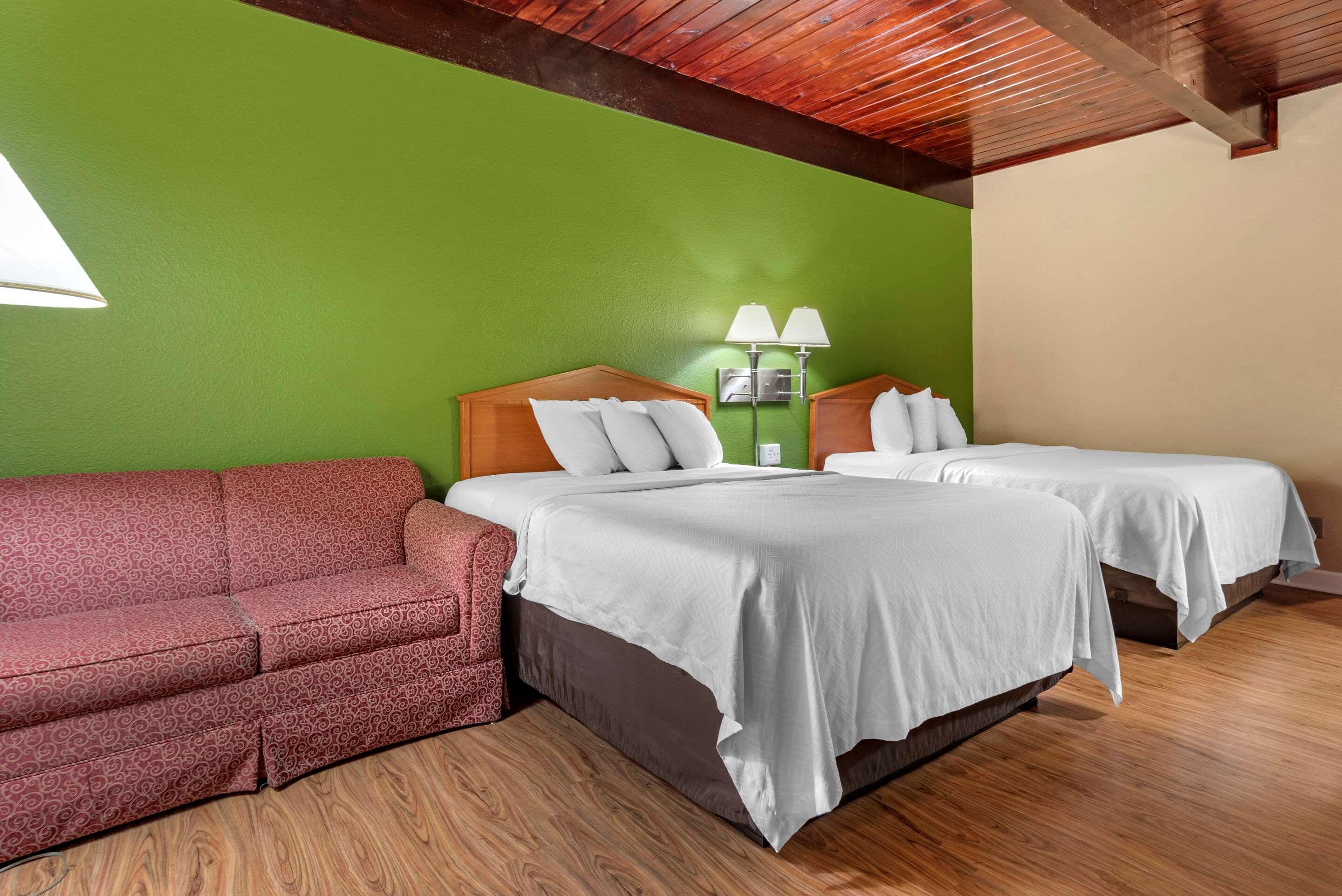 Lodge Econo Tallahassee