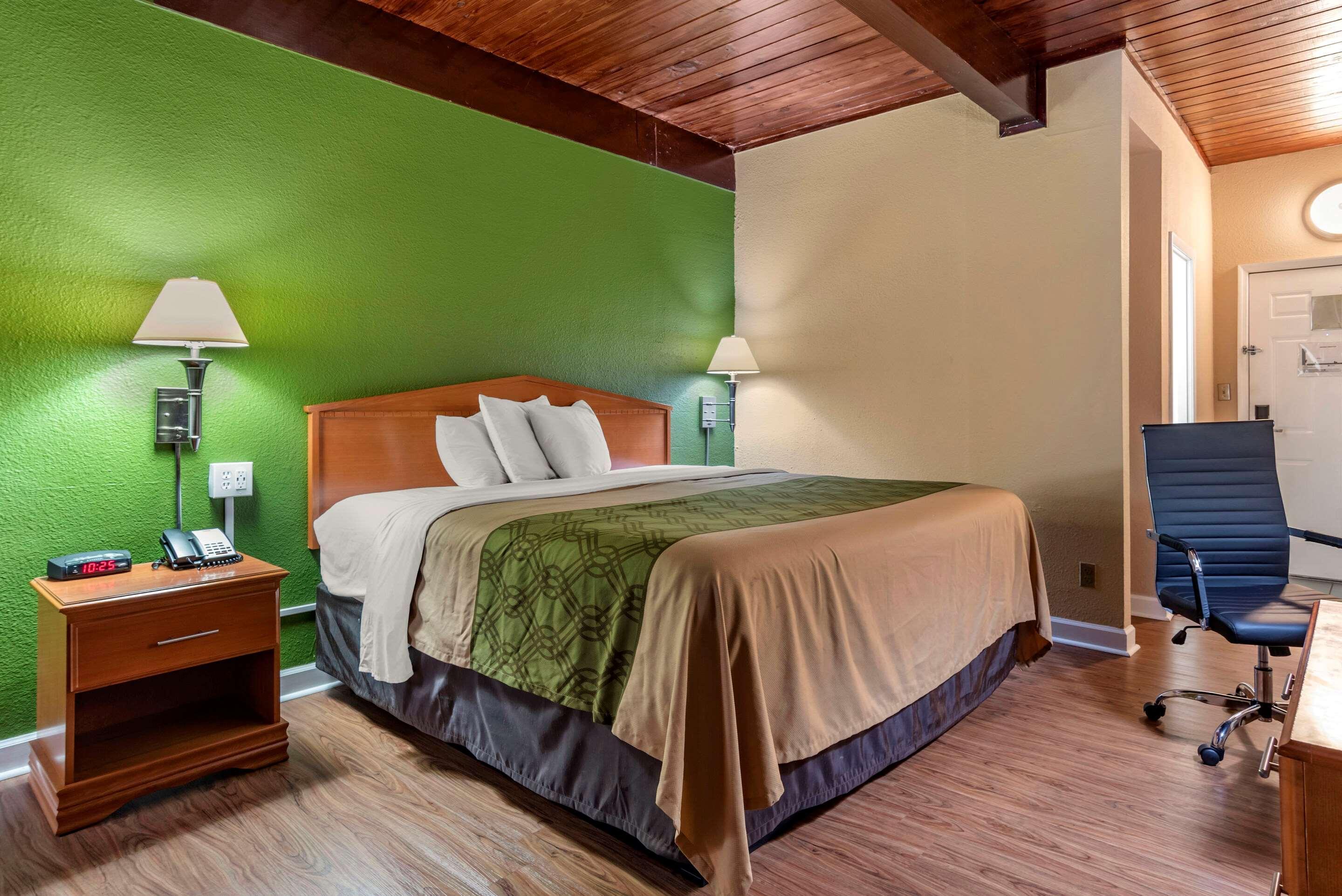 Lodge Econo Tallahassee