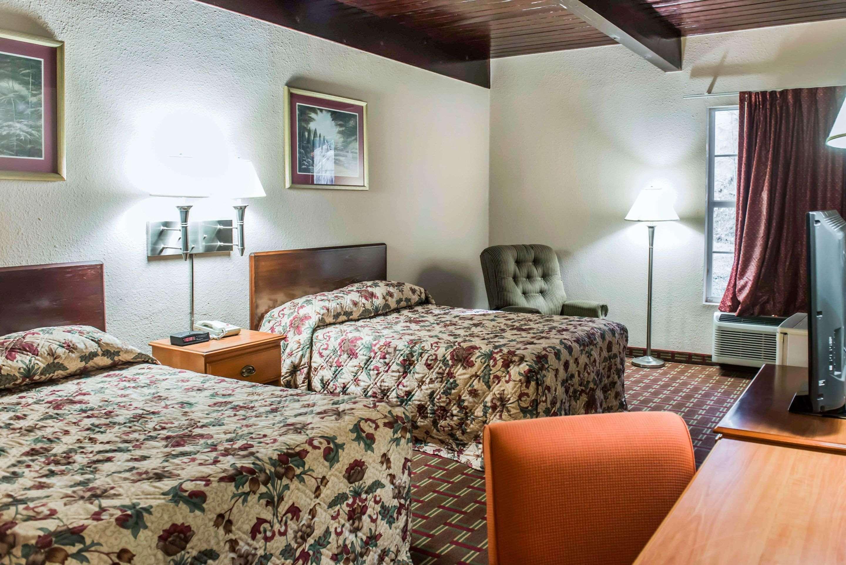 Lodge Econo *