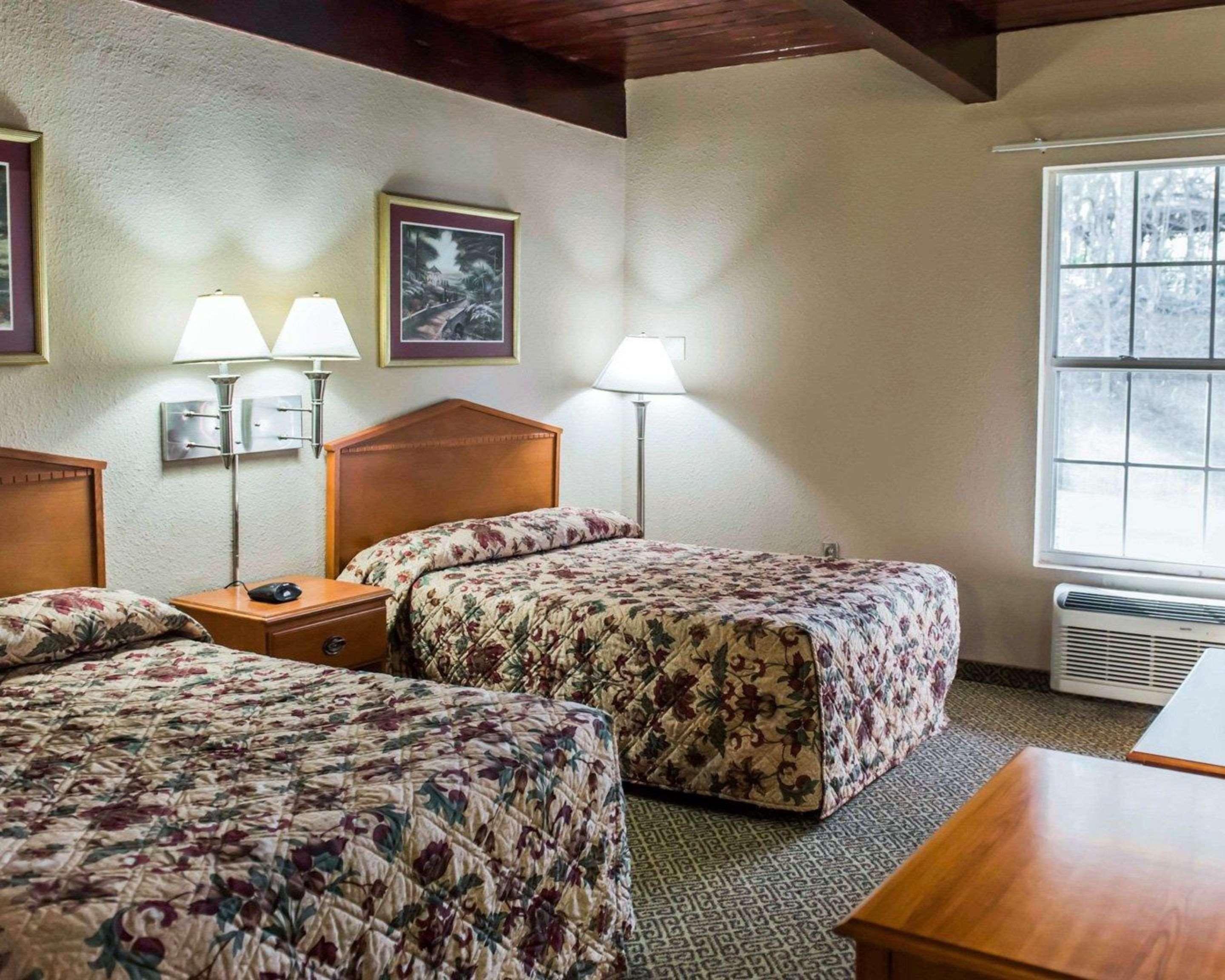Lodge Econo *
