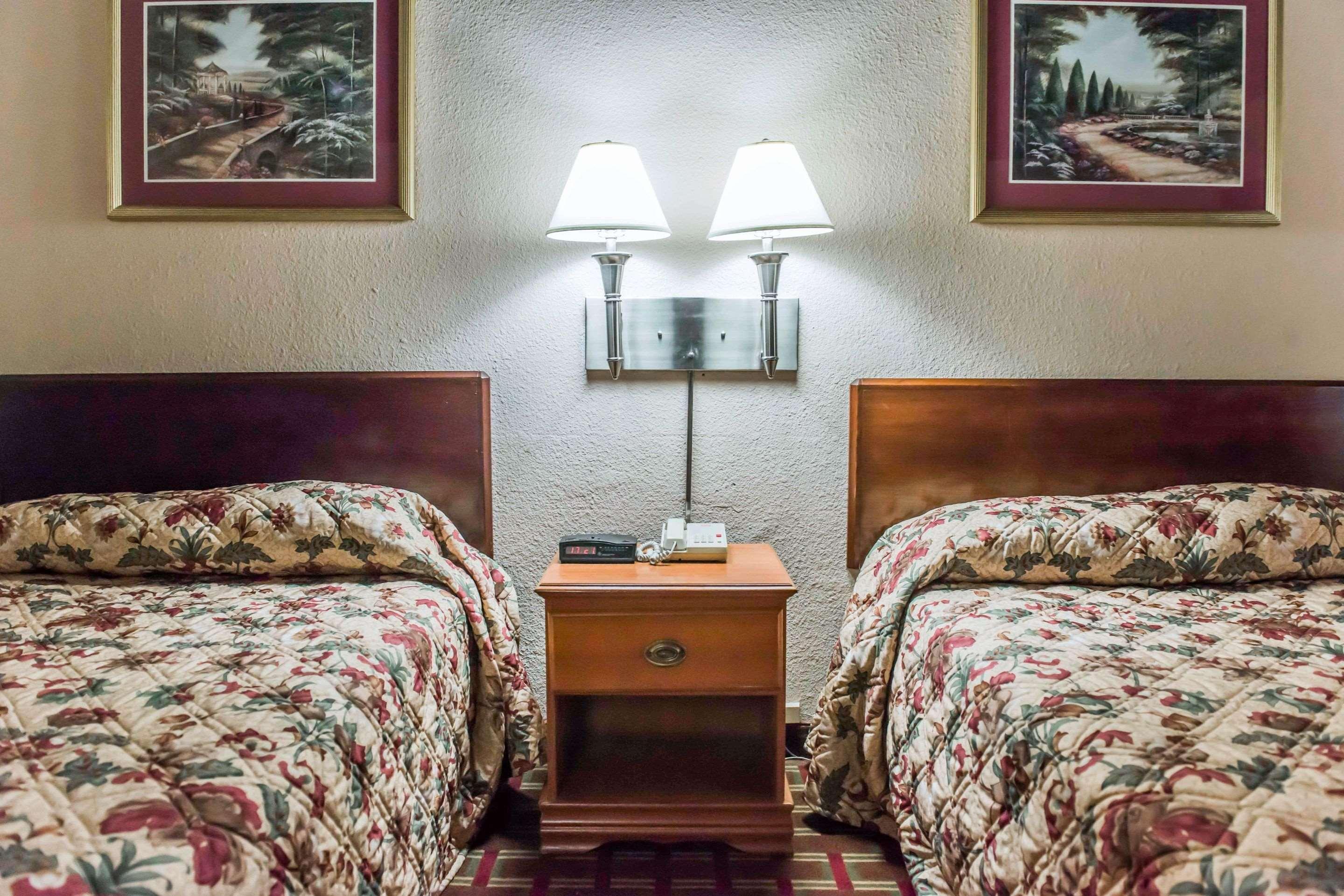Lodge Econo Tallahassee