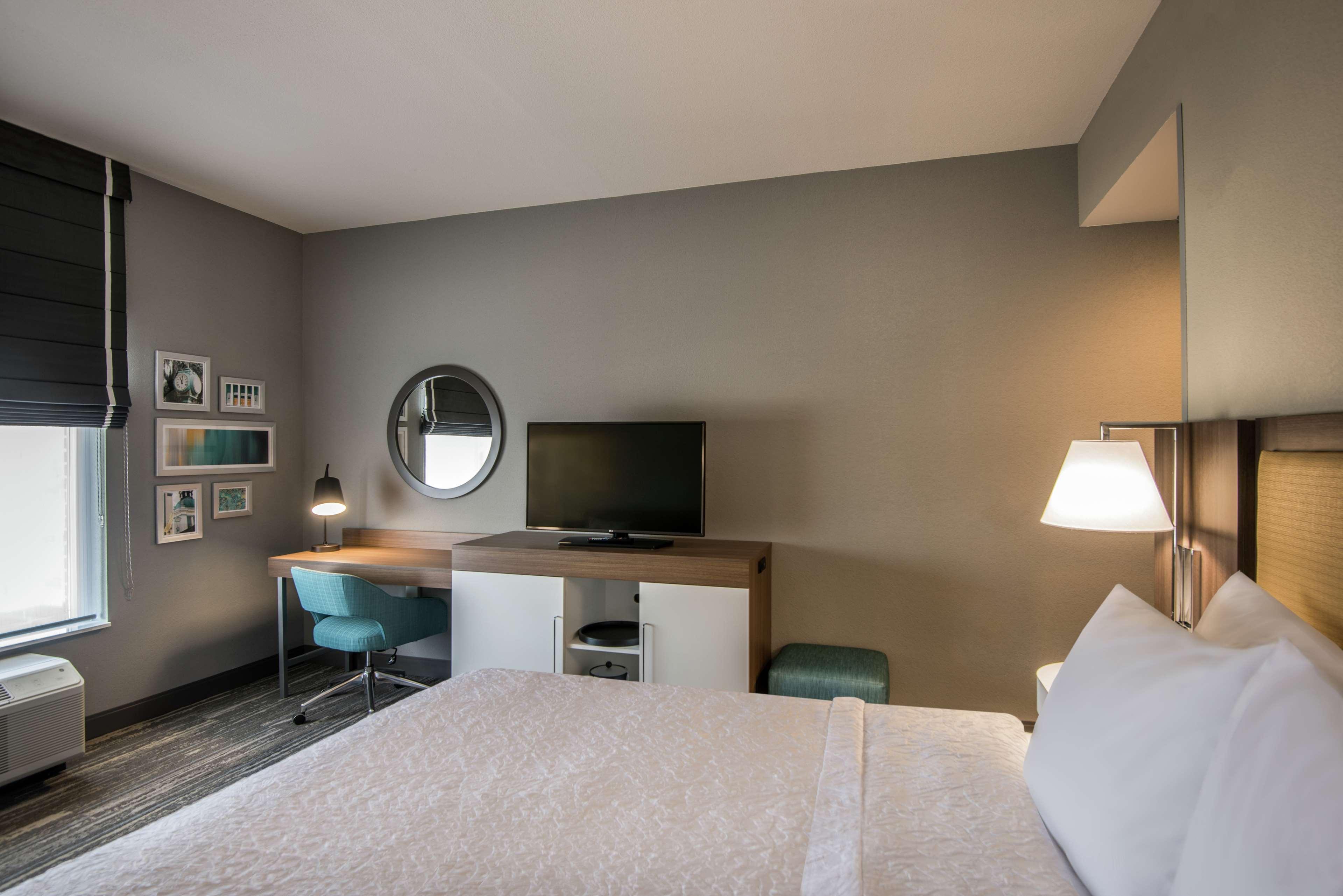 Hampton & Capitol-university Hotel