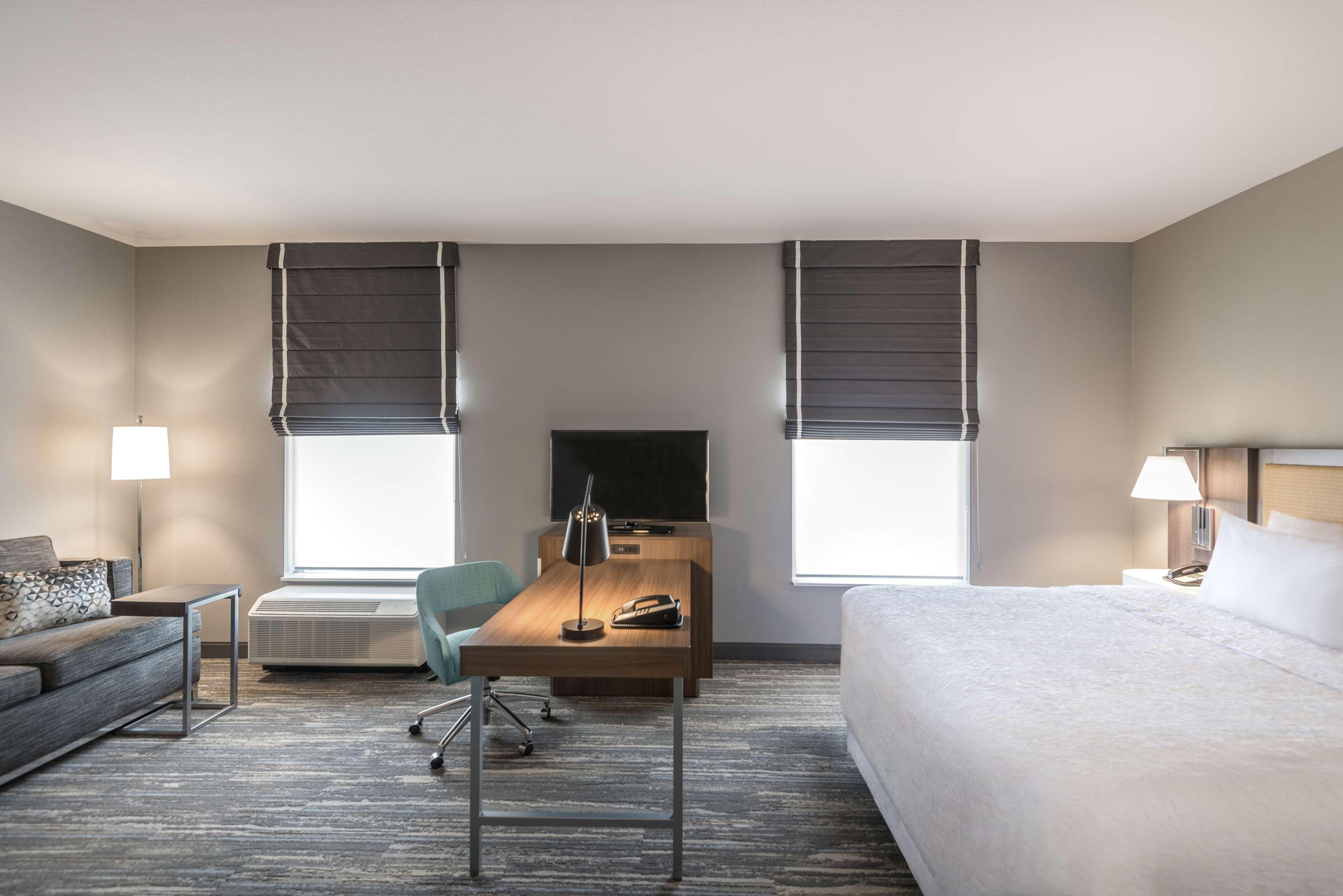 Hampton & Capitol-university 3*