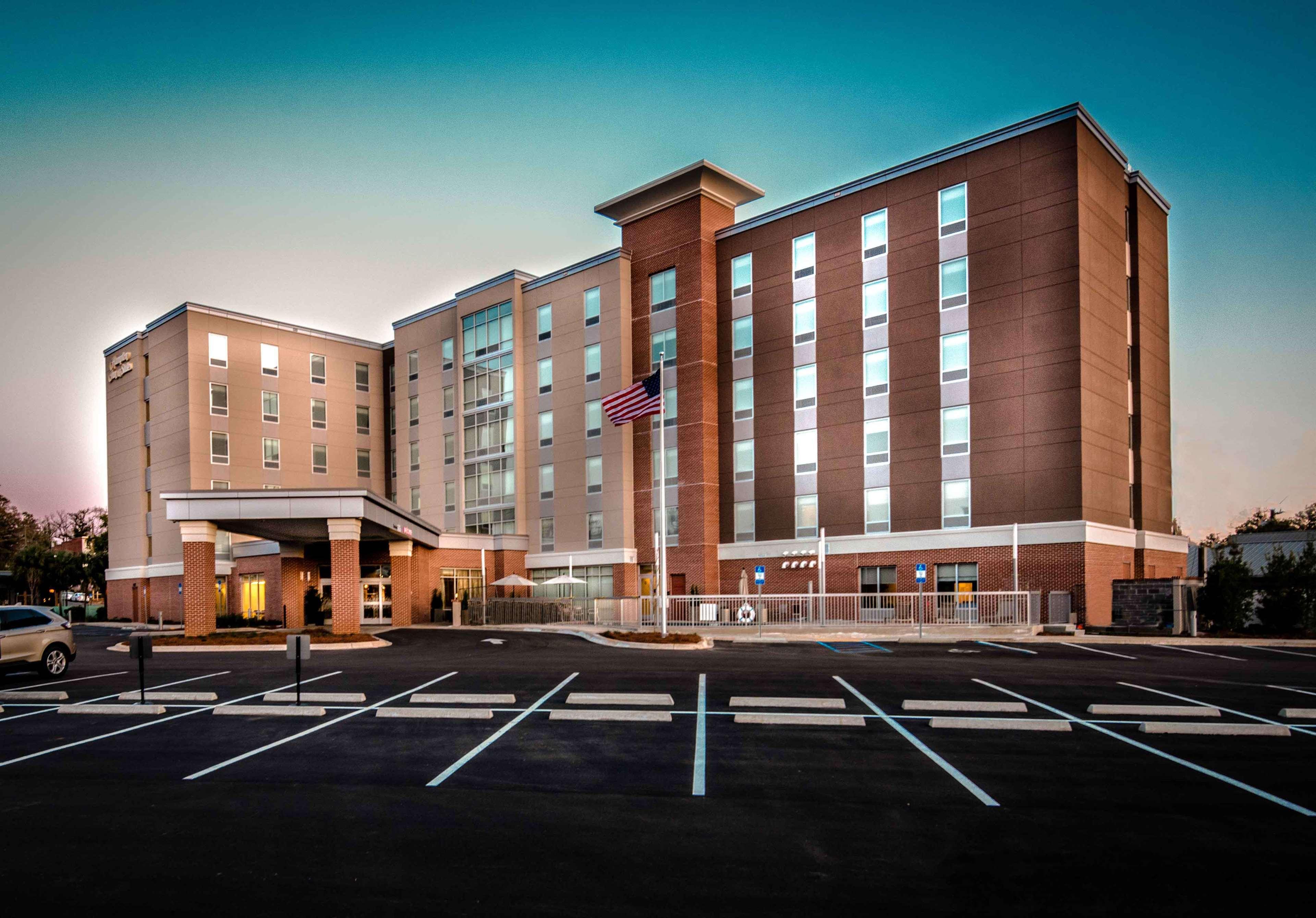 Hotel Hampton & Capitol-university 3*