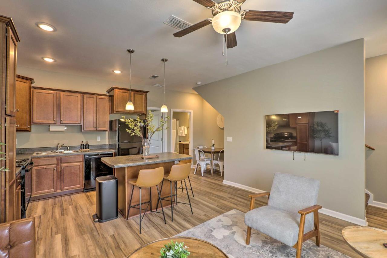 Apartment Airy About 5 Mi To Downtown! *