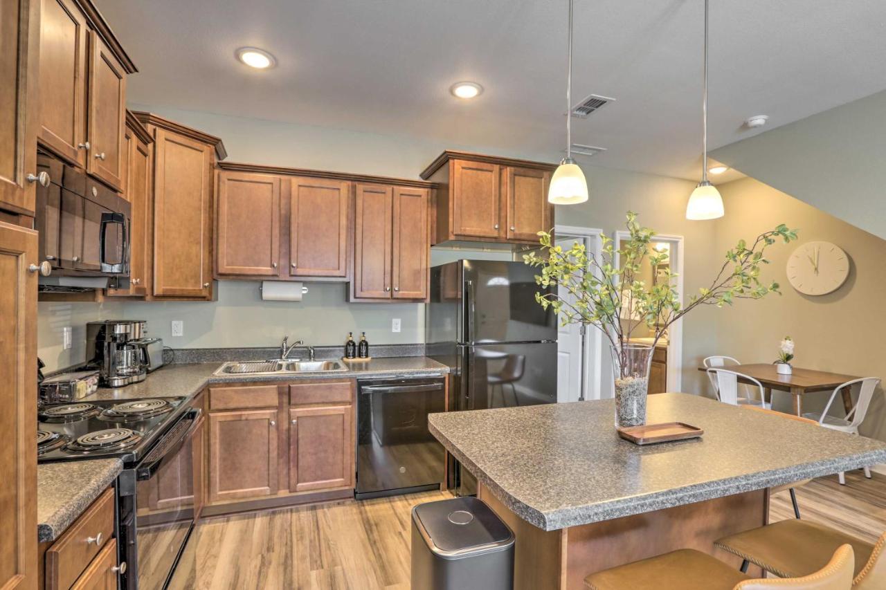 Airy About 5 Mi To Downtown! Apartment *