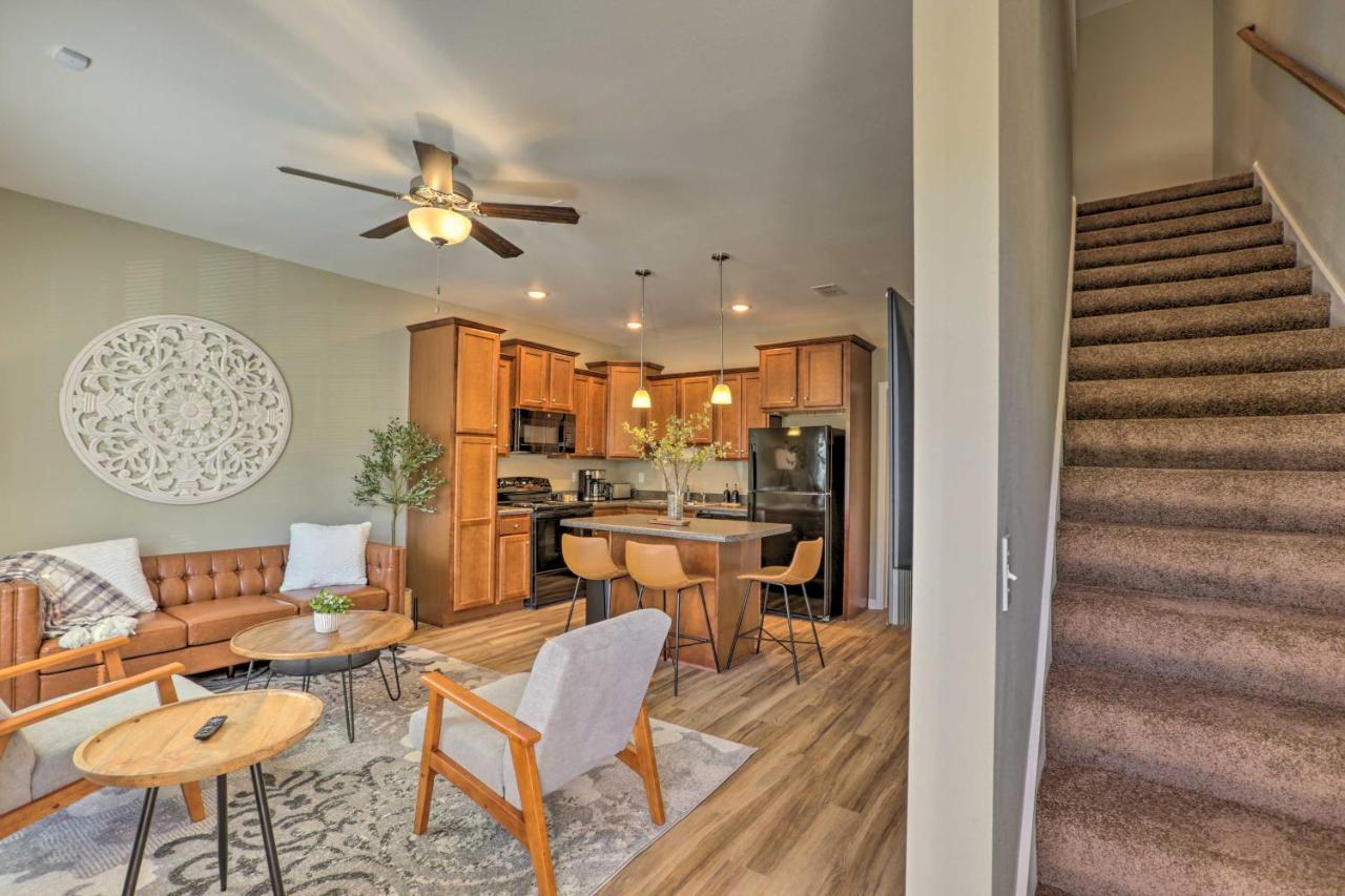 Airy About 5 Mi To Downtown! Apartment
