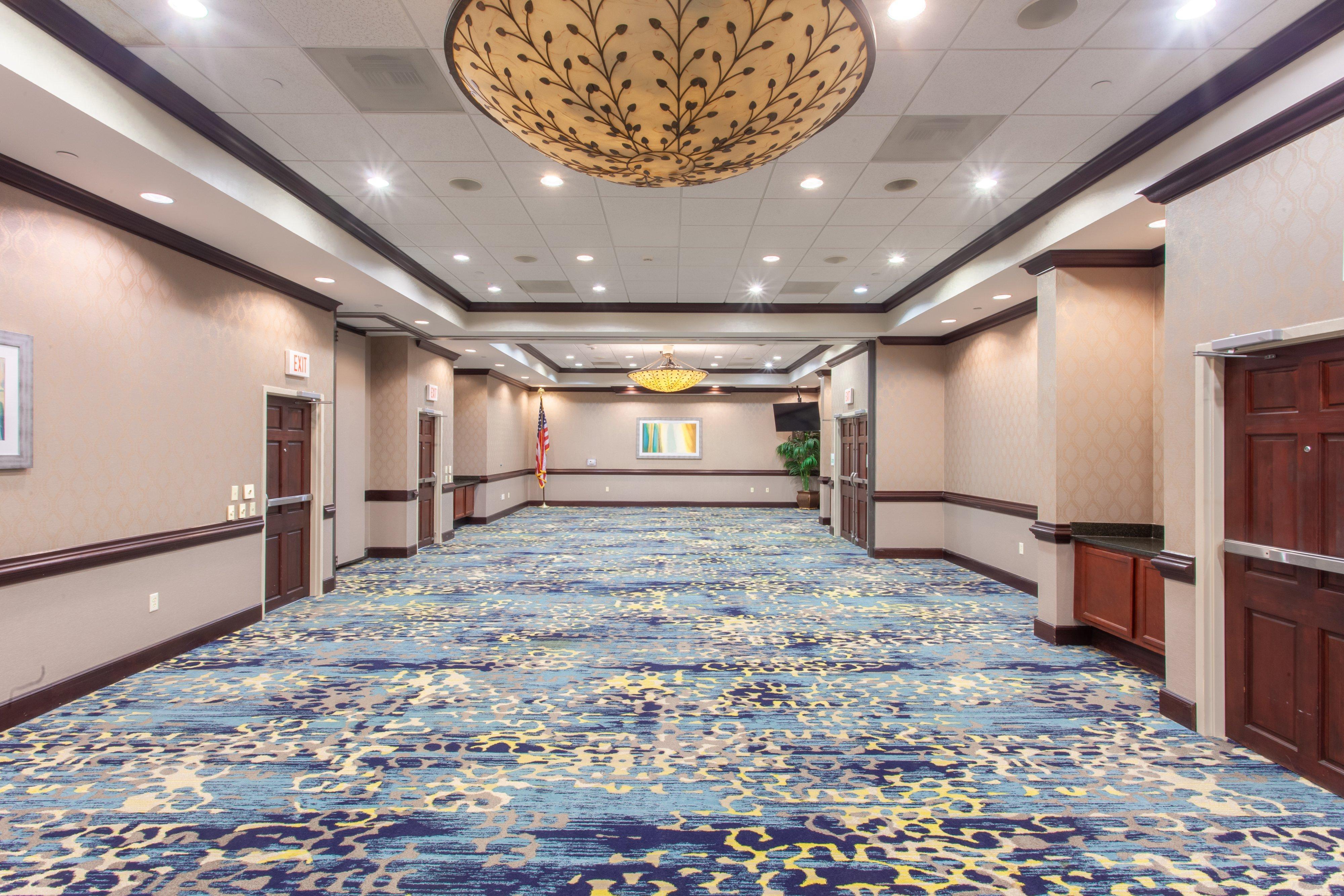 & Conference Center North By Ihg Hotel