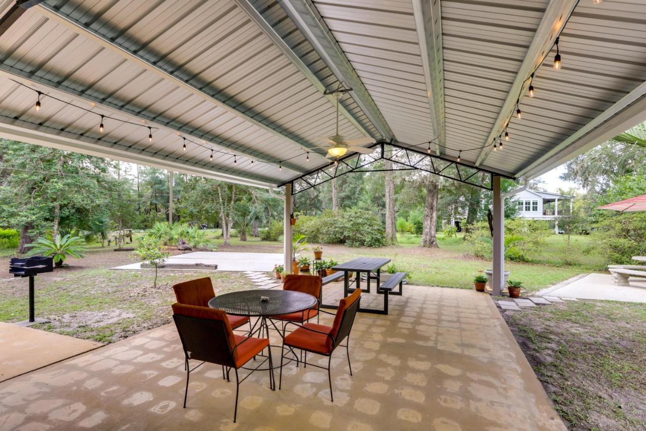 Riverfront Florida Escape With Grill And Fire Pit! Holiday home