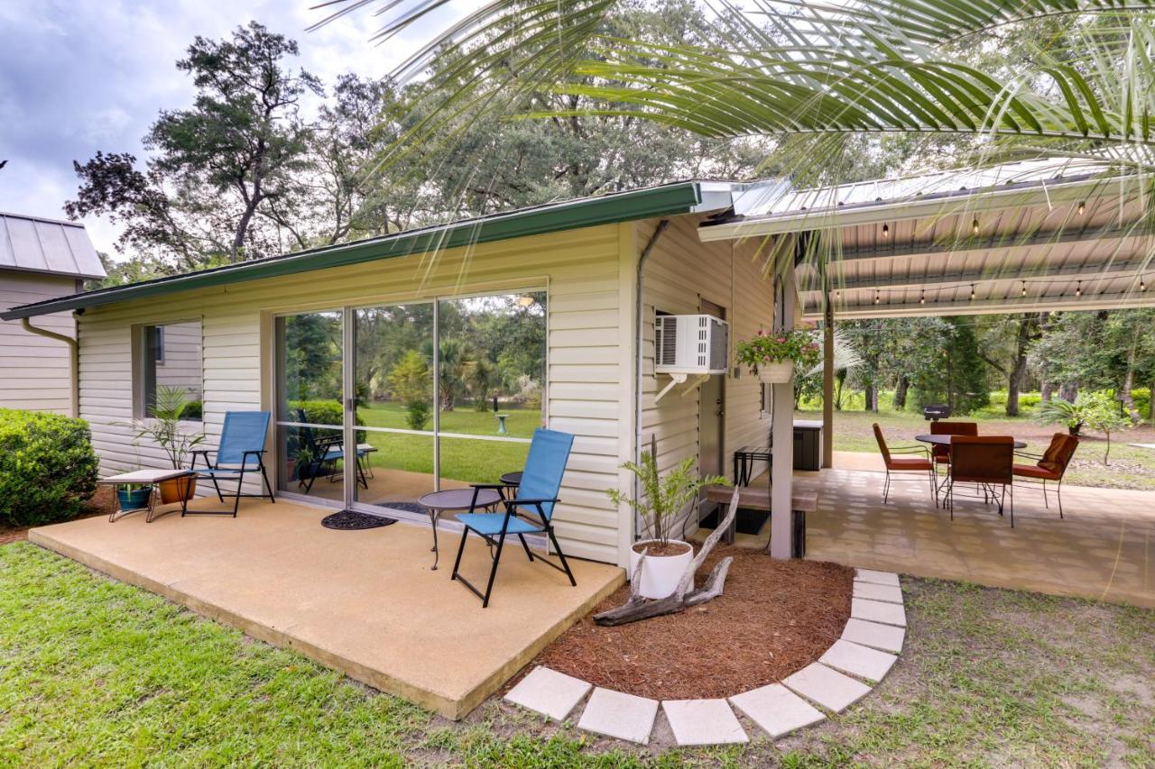 Riverfront Florida Escape With Grill And Fire Pit! Holiday home