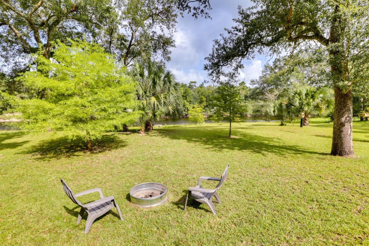 Riverfront Florida Escape With Grill And Fire Pit!