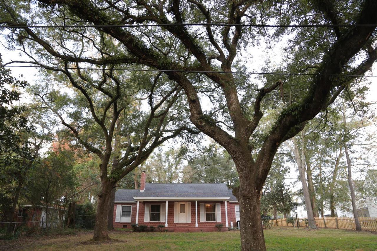 Holiday home Mid-century Comfy-chic Chateau 3/2 Pet Friendly *
