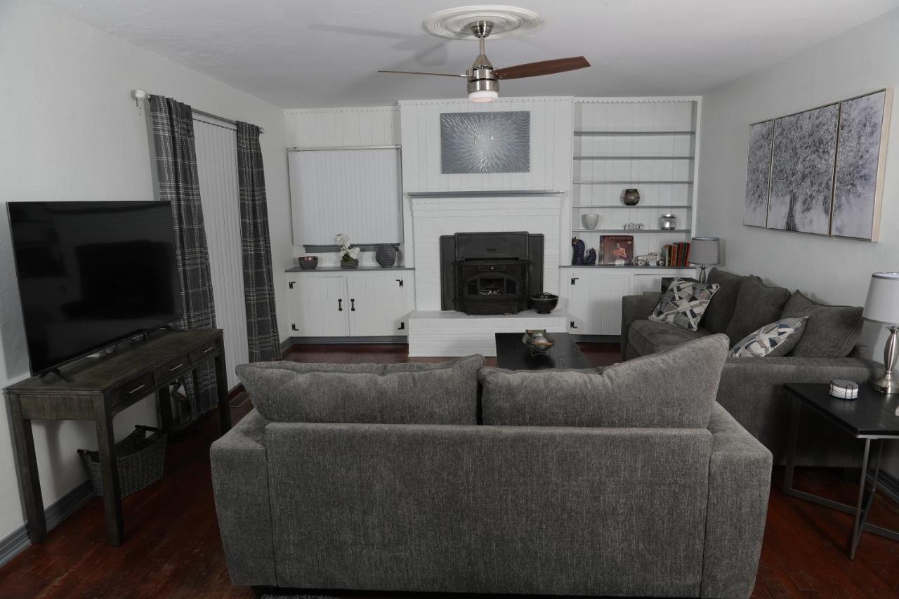 Holiday home Mid-century Comfy-chic Chateau 3/2 Pet Friendly *
