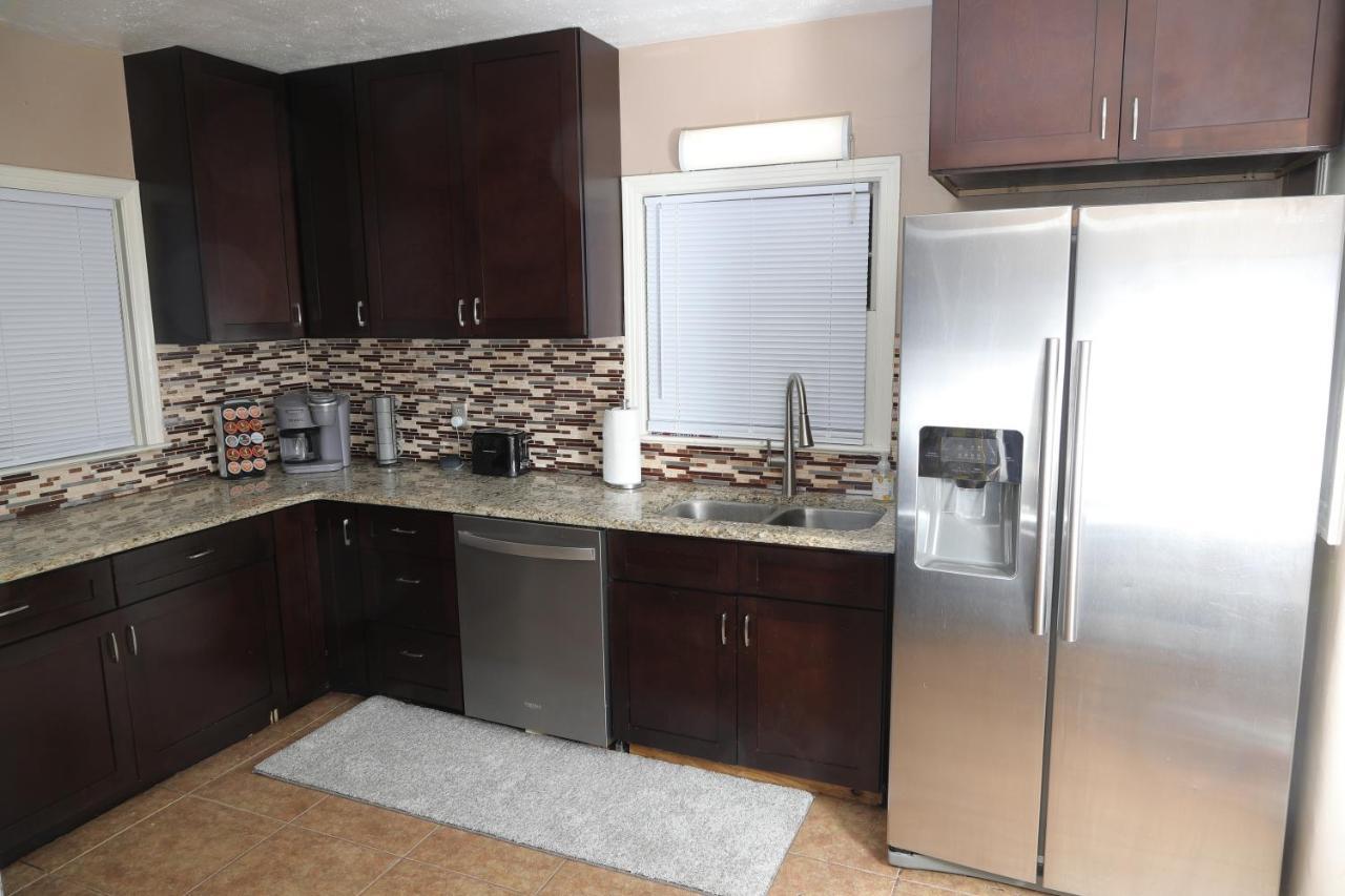 Mid-century Comfy-chic Chateau 3/2 Pet Friendly *