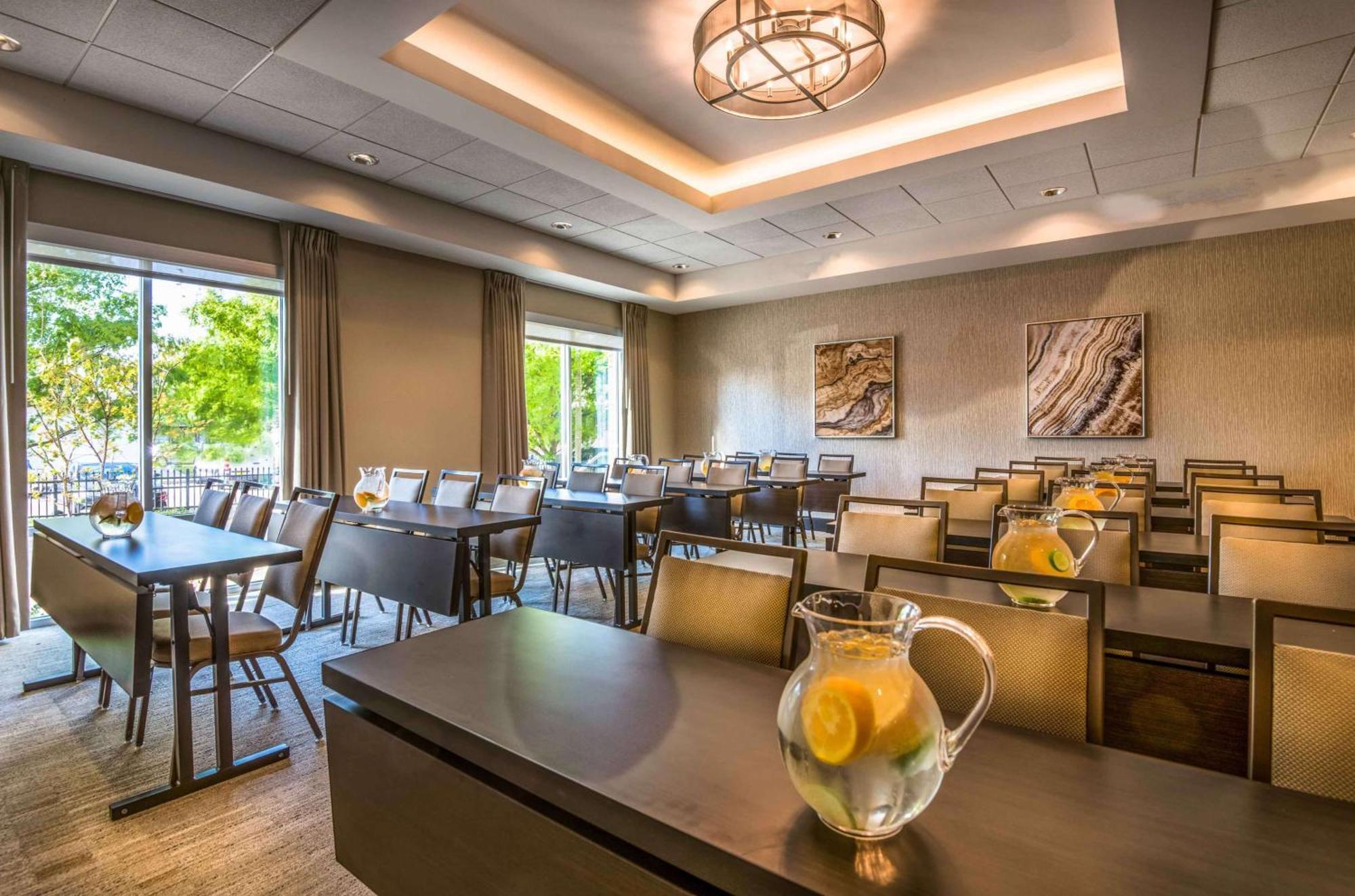 Hotel Hampton & Capitol-university 3*