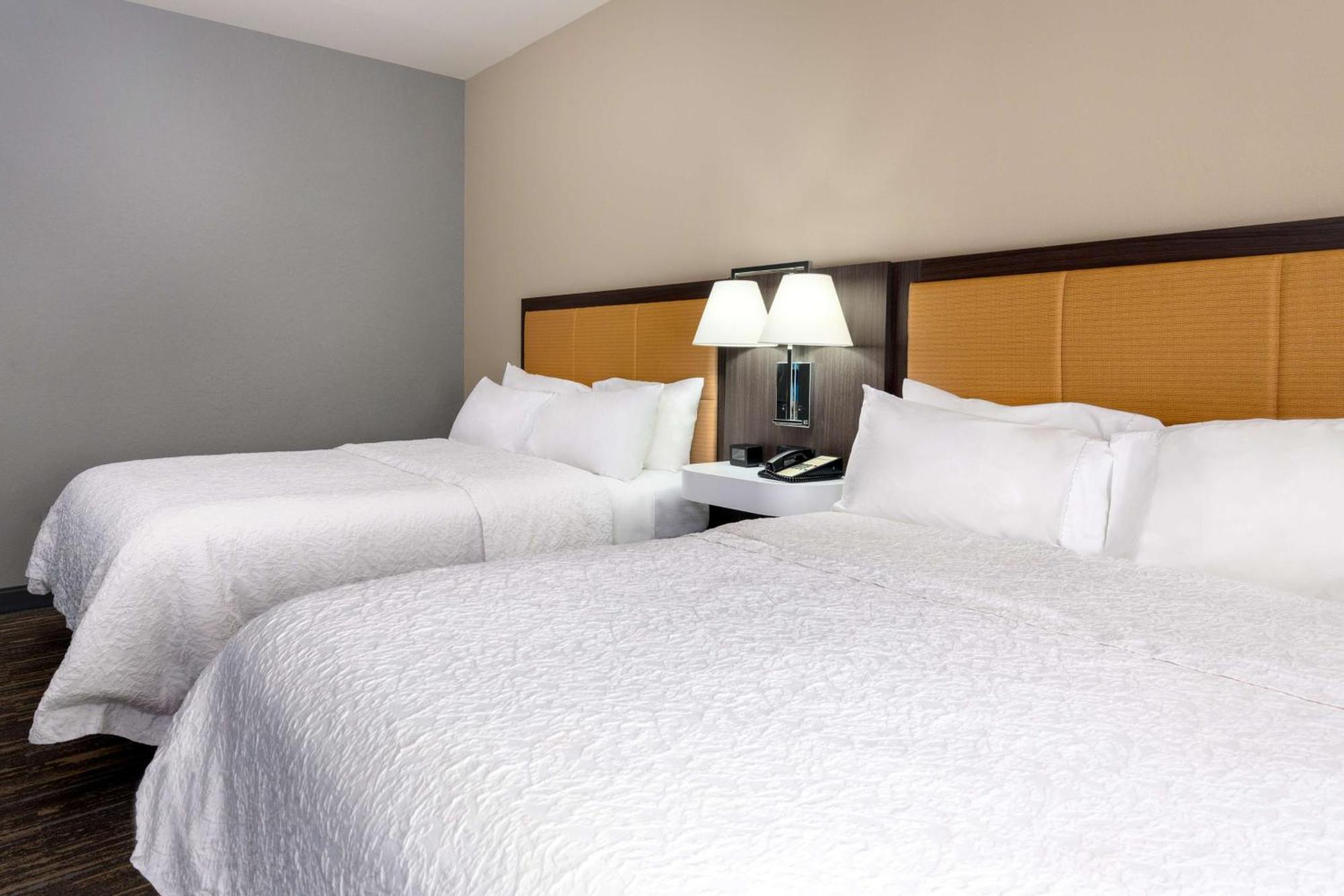 Hotel Hampton & Capitol-university 3*