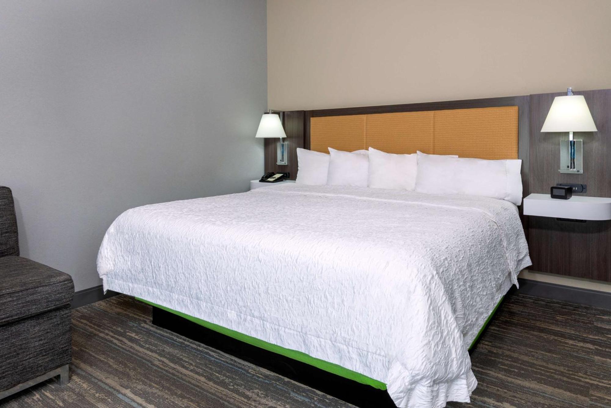 Hampton & Capitol-university Hotel