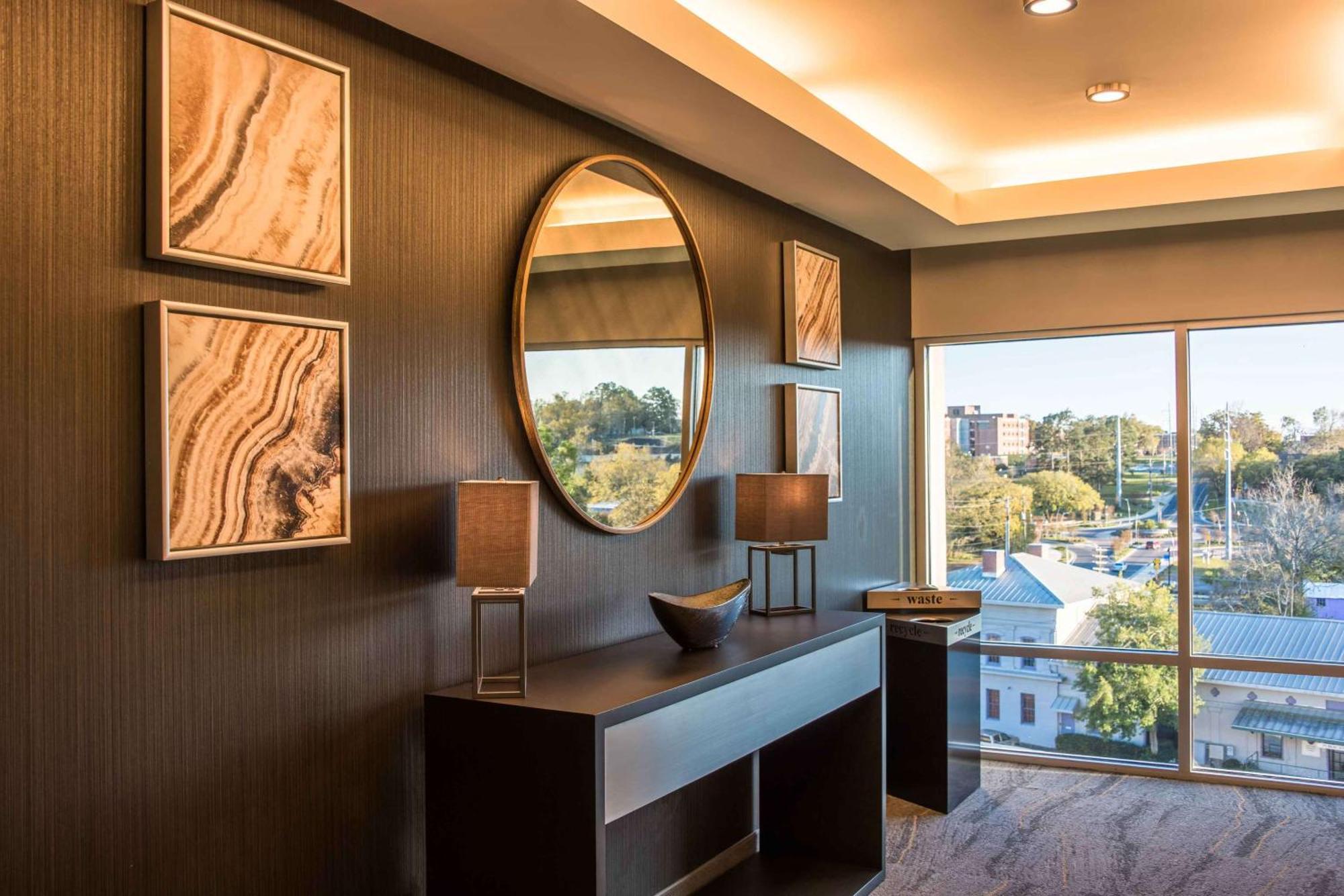 Hotel Hampton & Capitol-university 3*