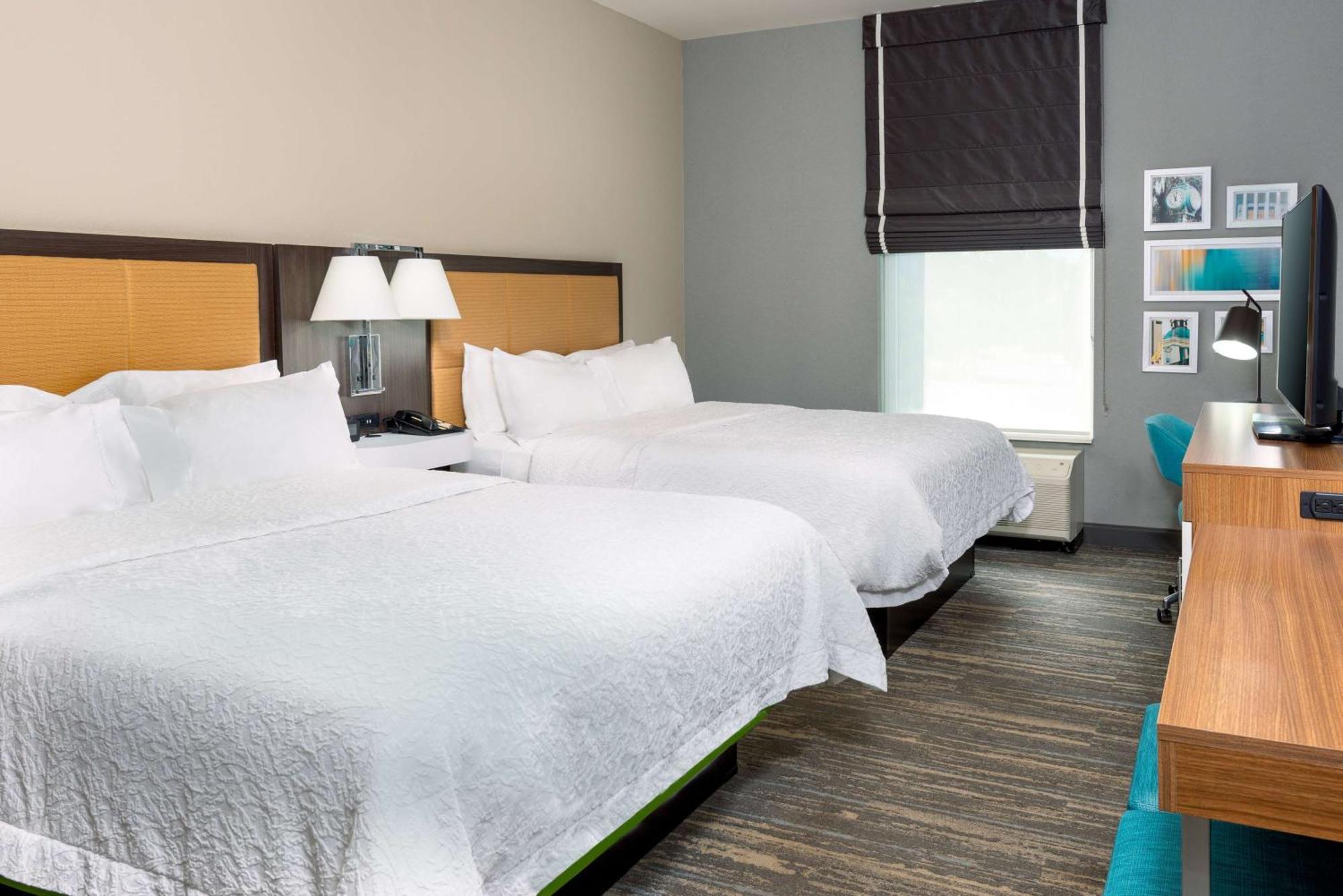 Hampton & Capitol-university 3*