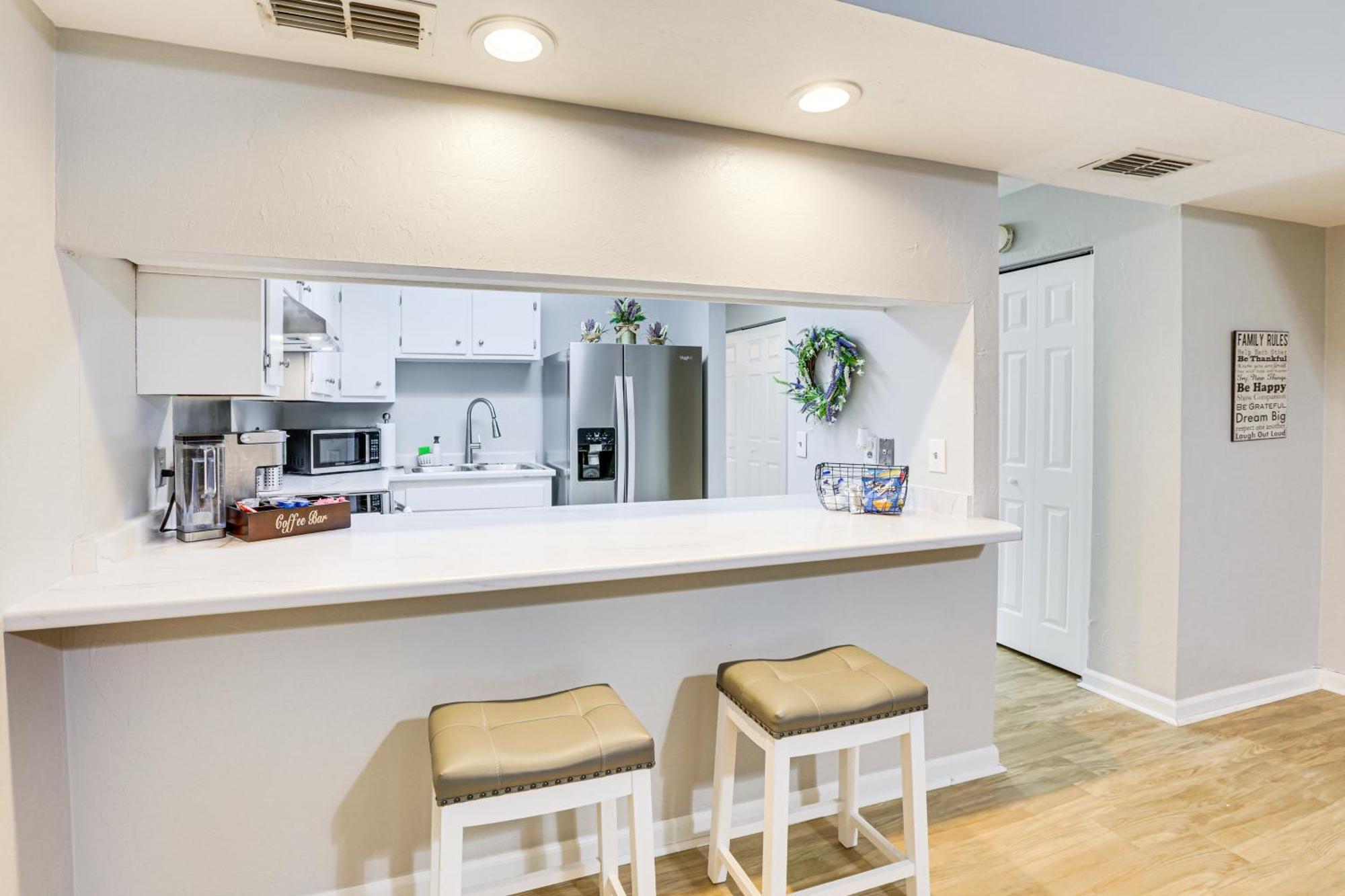 Updated Townhome 3 Mi To Downtown! *