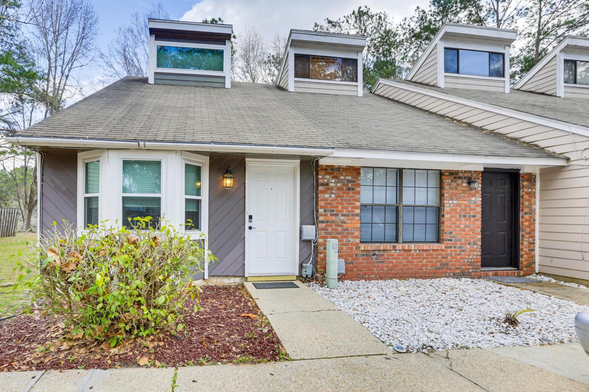 Updated Townhome 3 Mi To Downtown! *