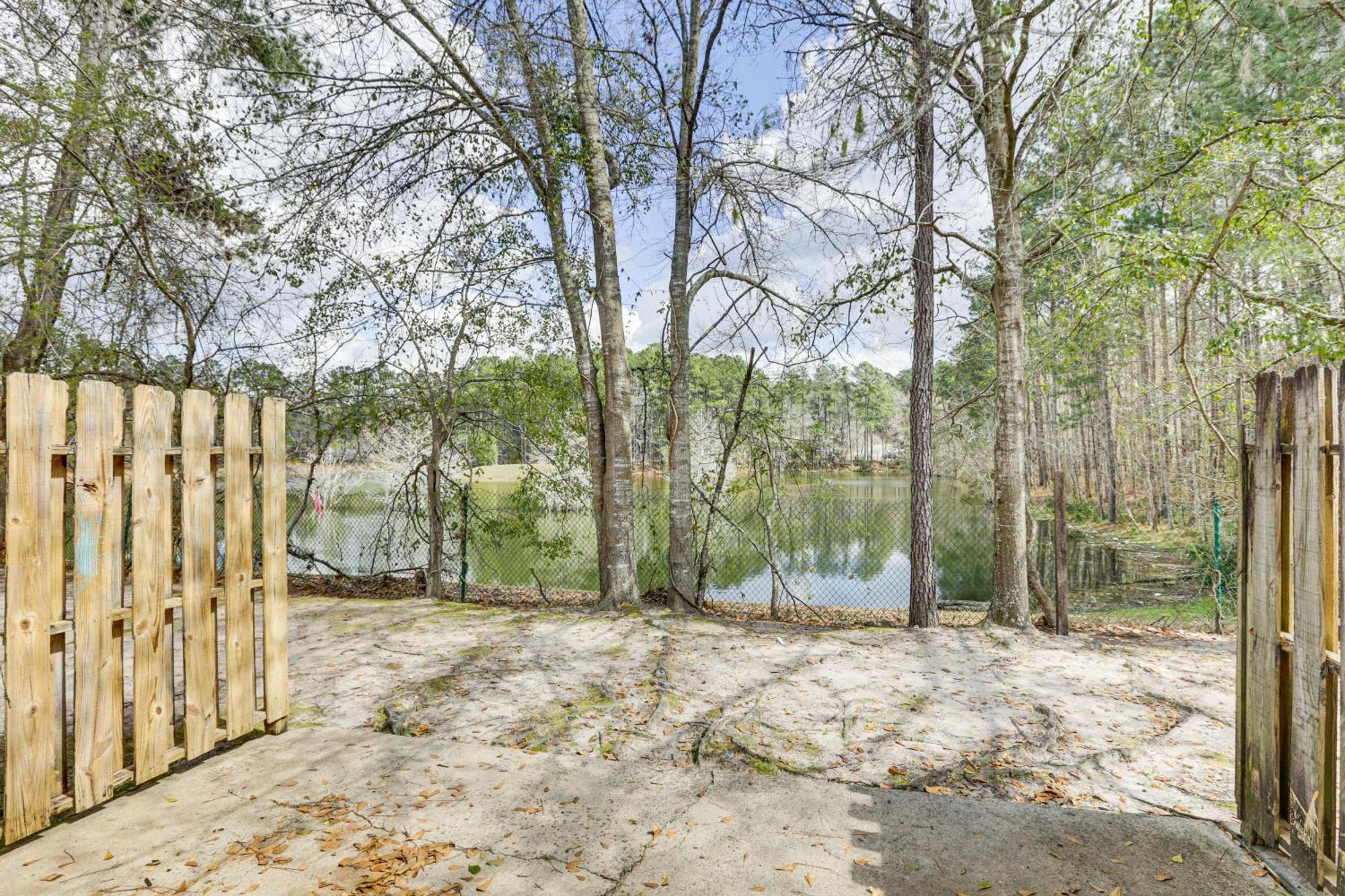 Holiday home Updated Townhome 3 Mi To Downtown! *
