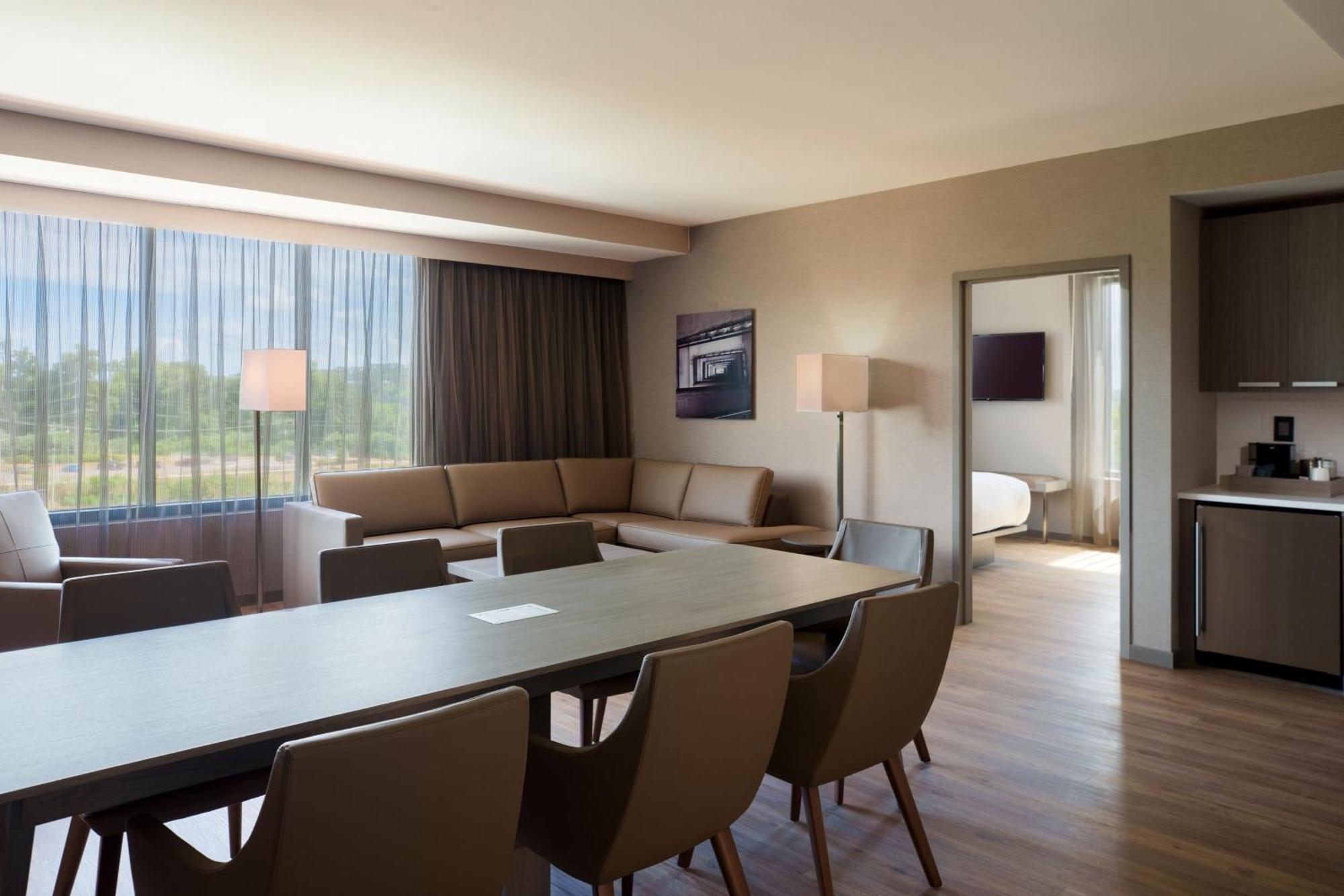 Hotel Ac By Marriott Universities At The Capitol 3*