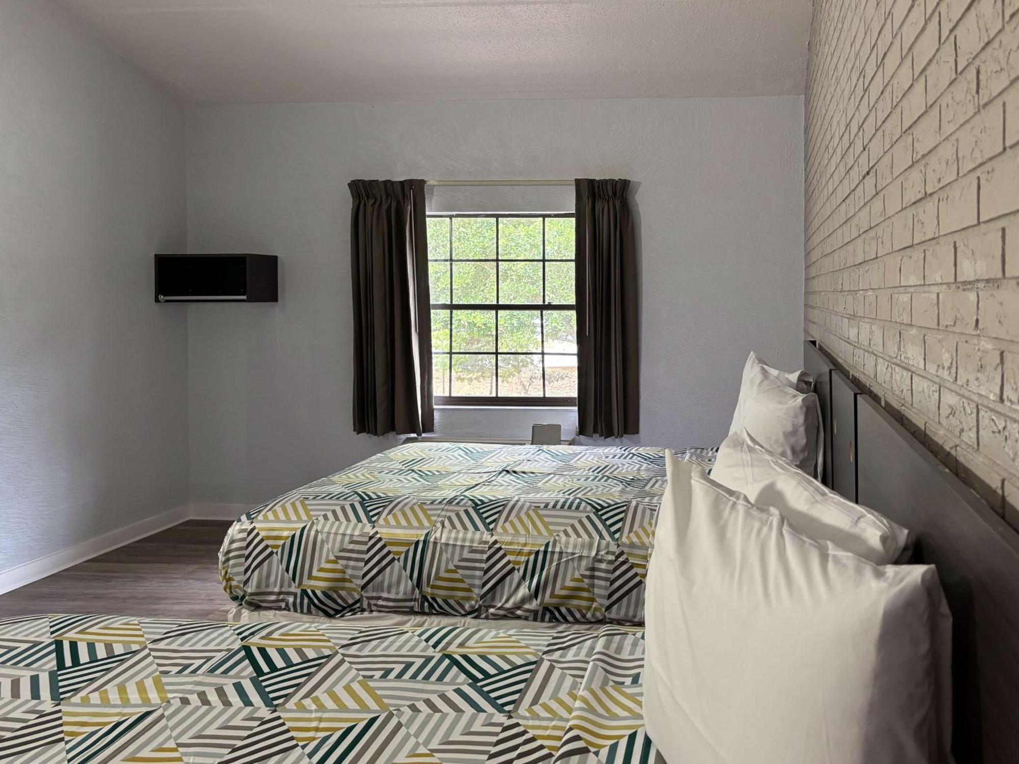 Hotel 6 Tallahassee, Fl North Monroe 2*