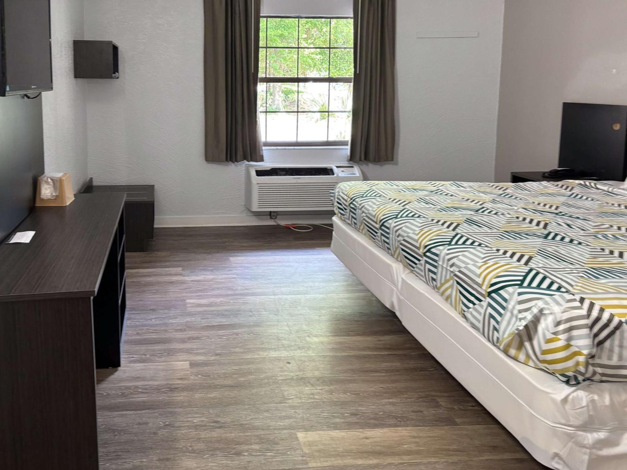 6 Tallahassee, Fl North Monroe Hotel 2*