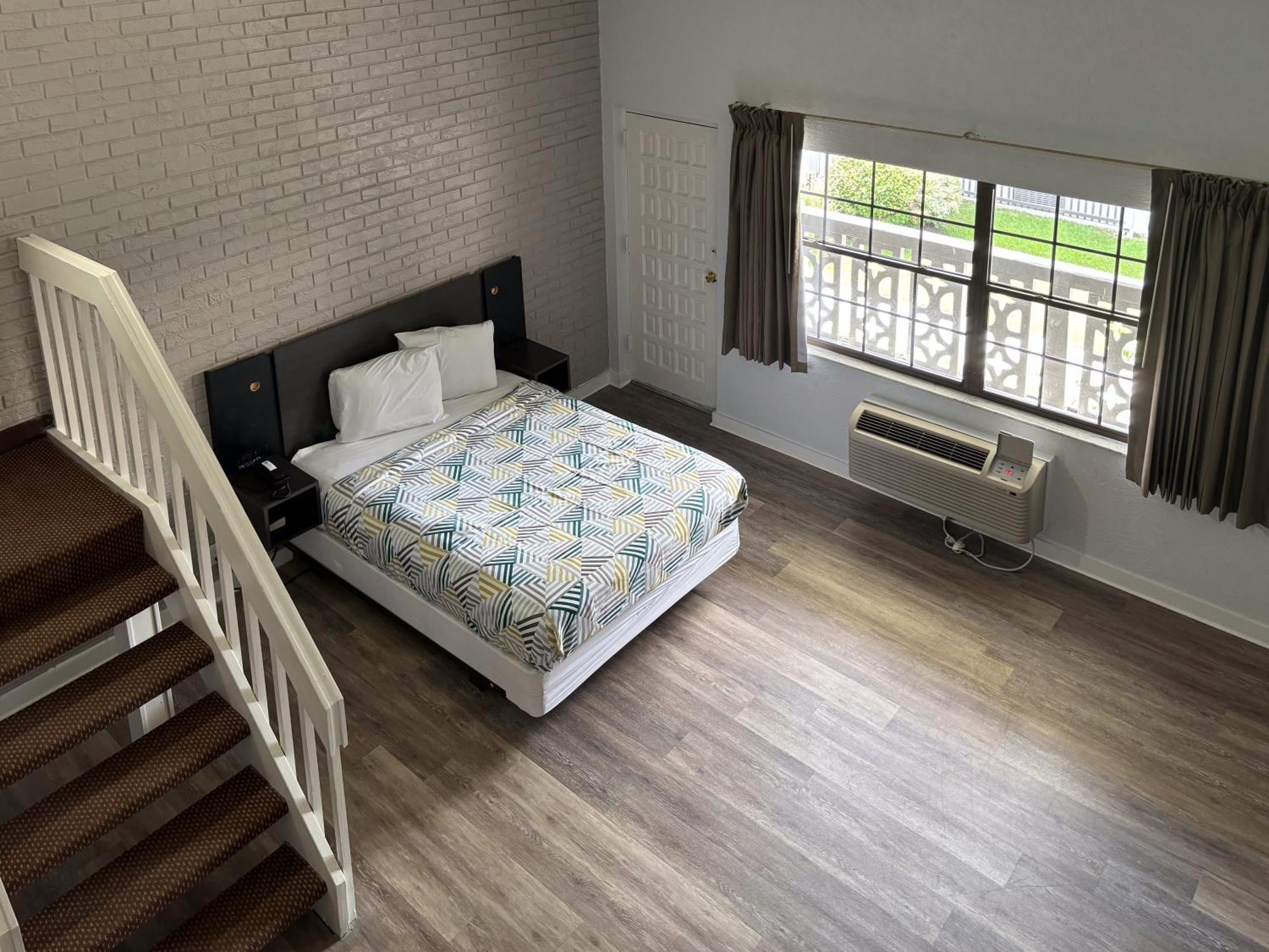 6 Tallahassee, Fl North Monroe Hotel 2*