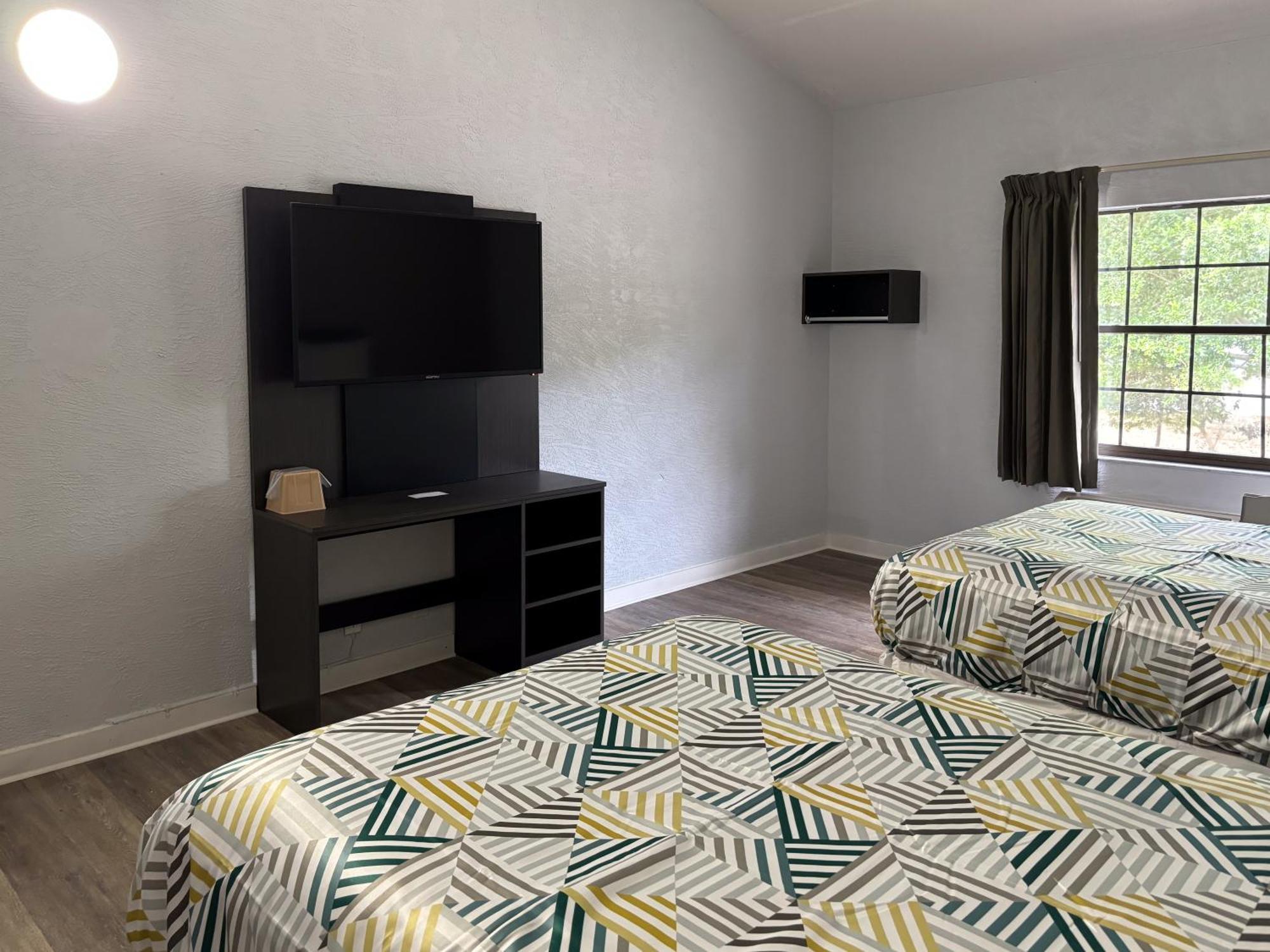 Hotel 6 Tallahassee, Fl North Monroe 2*