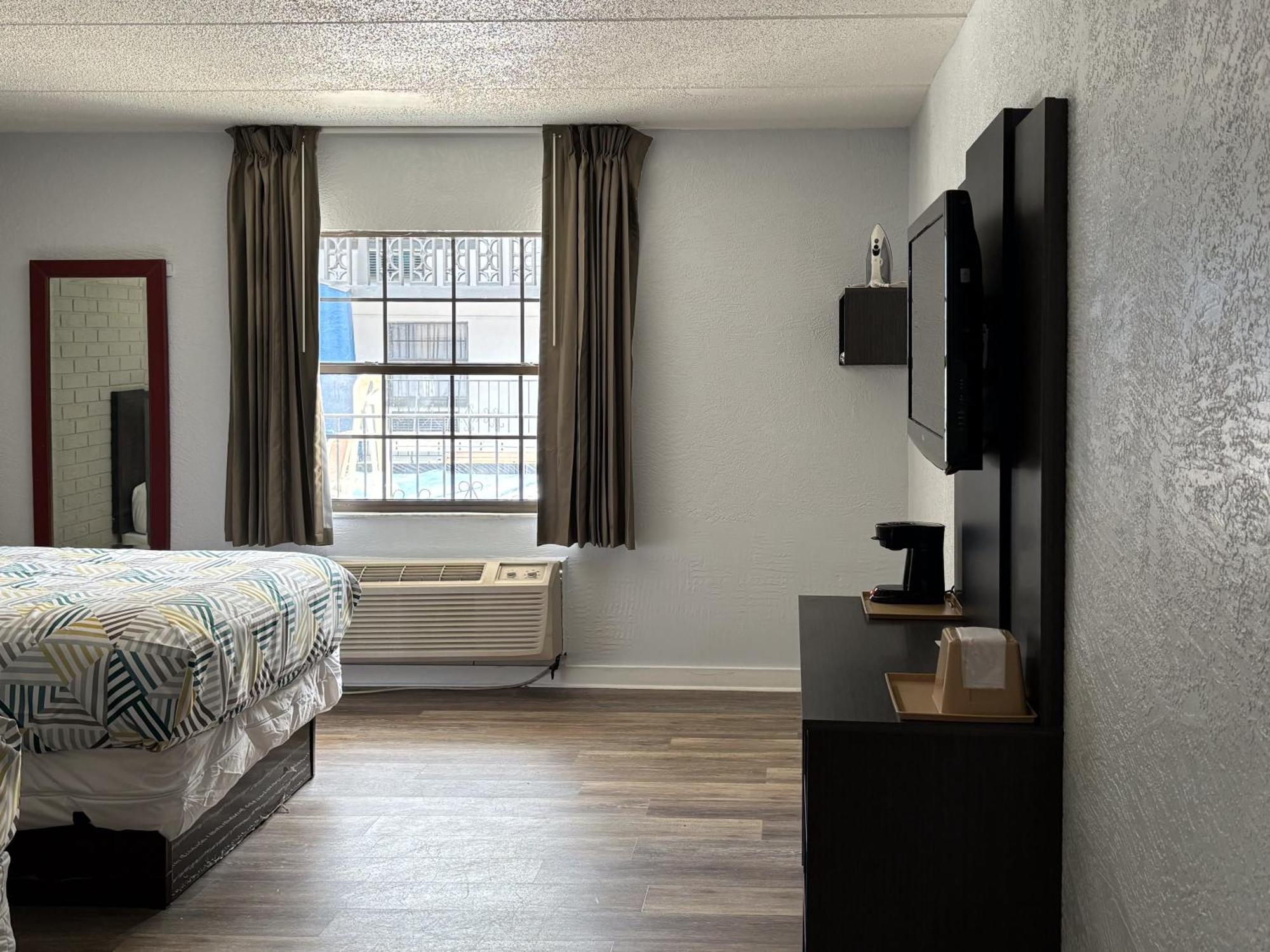 6 Tallahassee, Fl North Monroe Hotel 2*