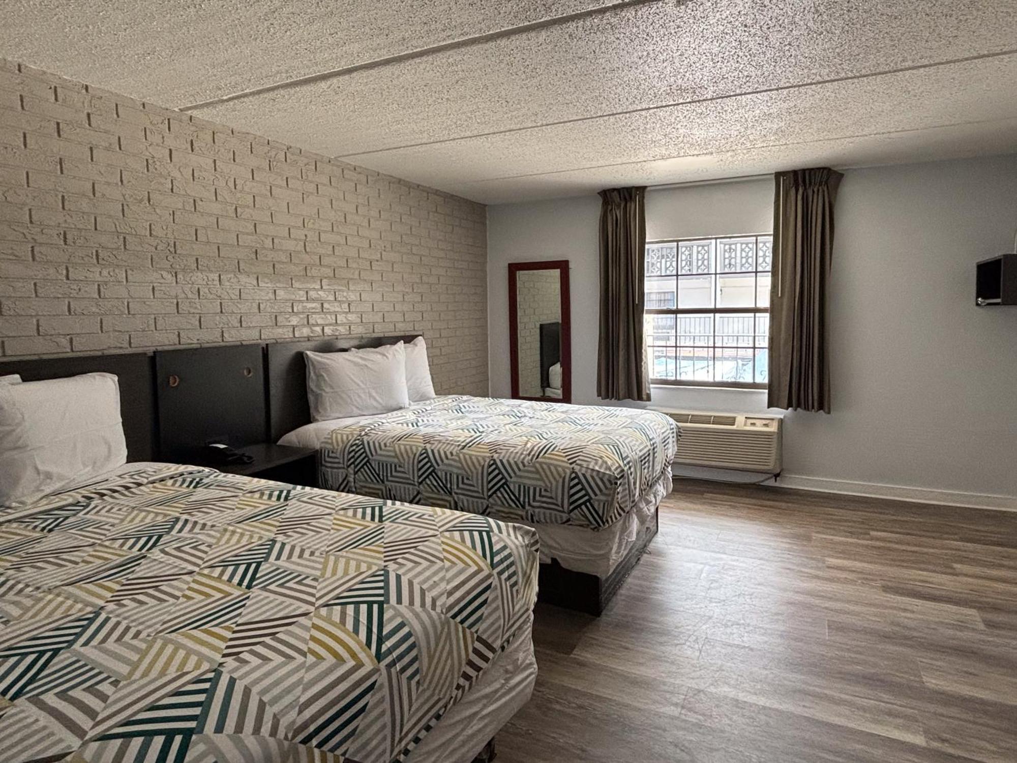6 Tallahassee, Fl North Monroe Hotel
