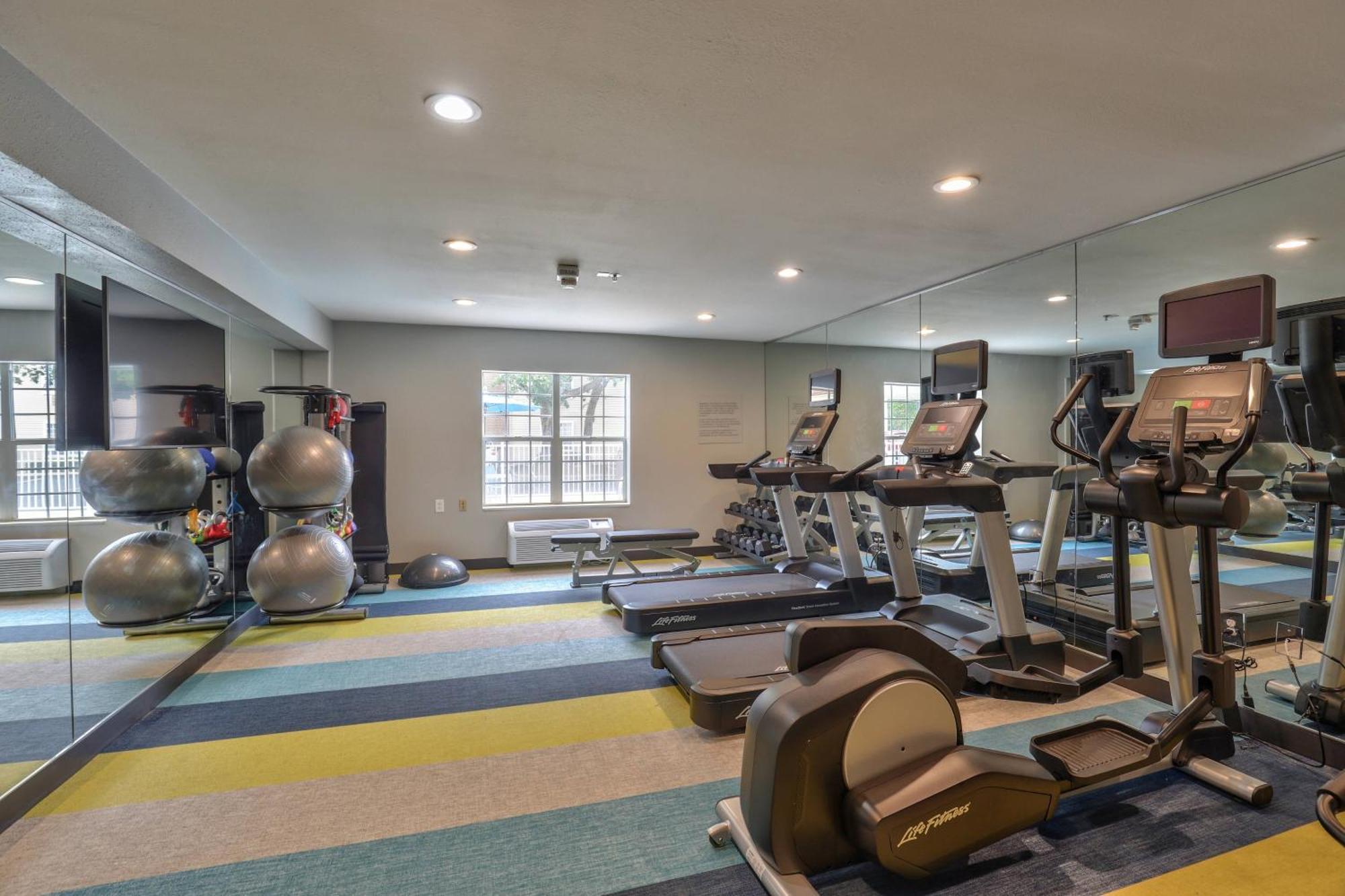 Alluxsuites At 1876, Ascend Collection 3*