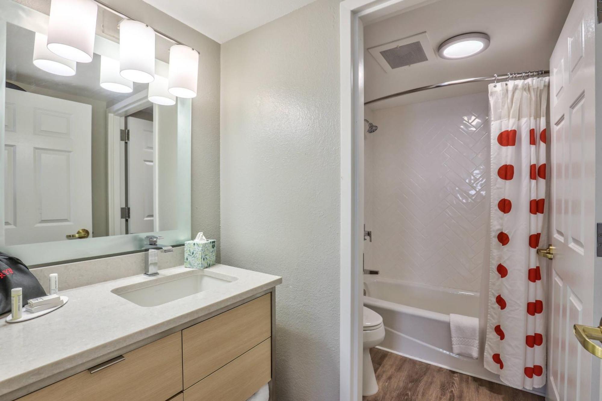 Alluxsuites At 1876, Ascend Collection Hotel 3*